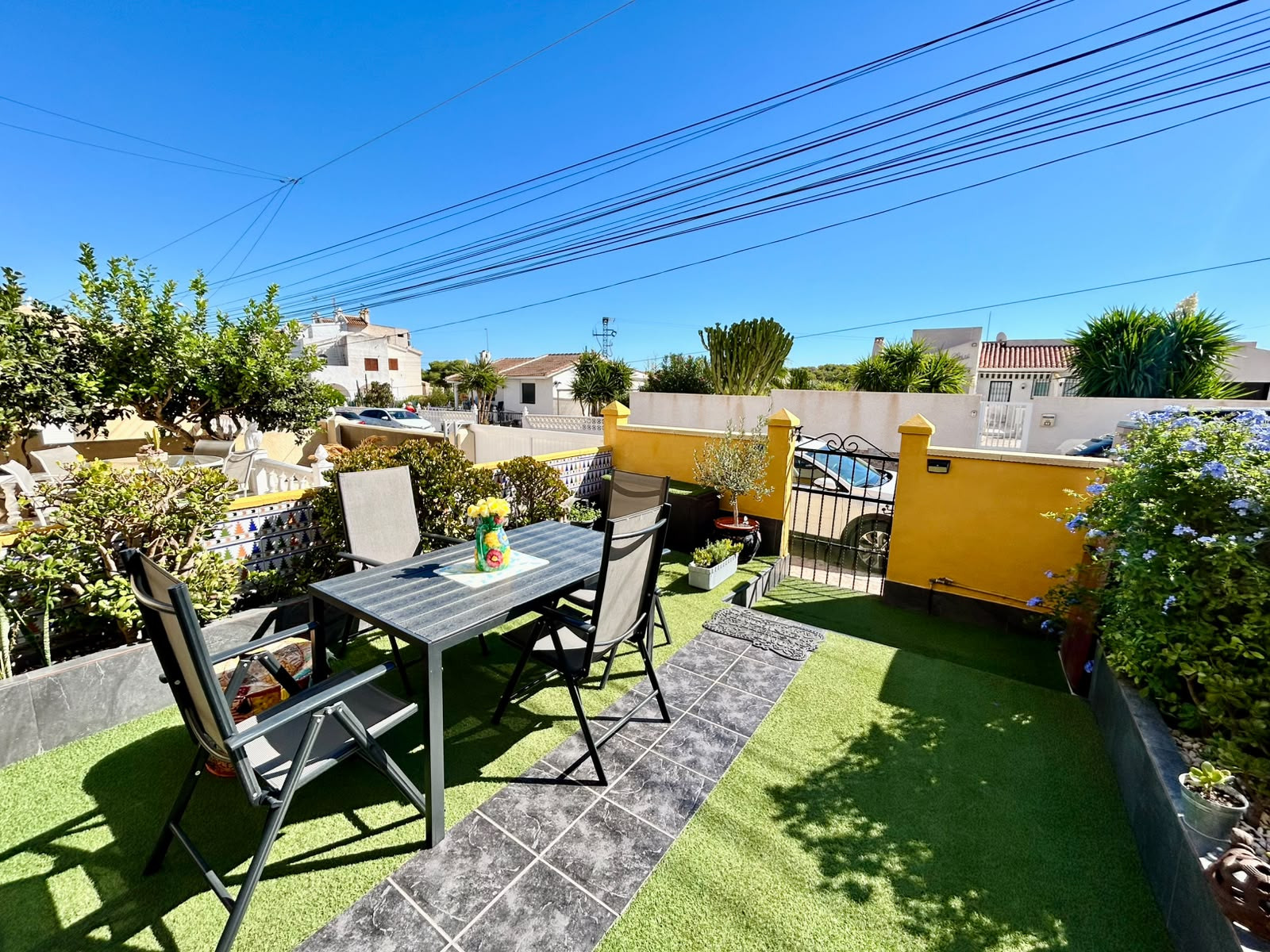 For sale - 3 Bedroom 1 Bathroom Town House in Torrevieja - Costa Blanca  - Alicante