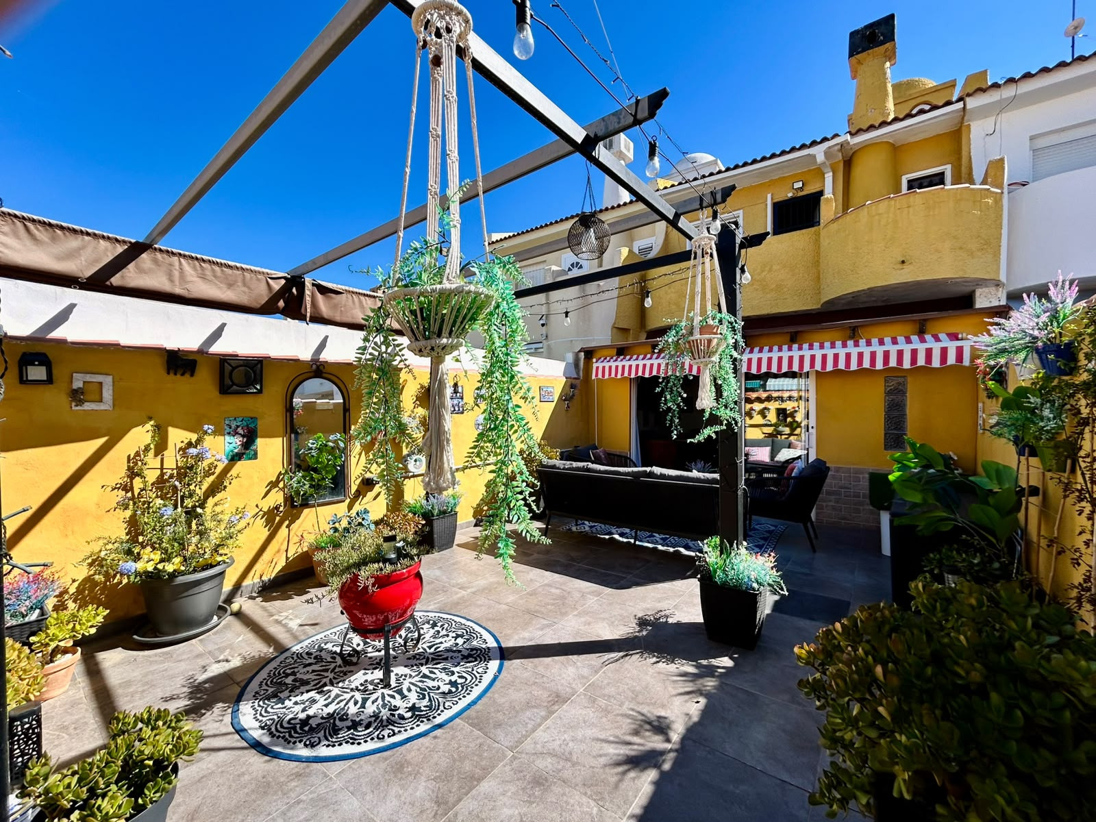 For sale - 3 Bedroom 1 Bathroom Town House in Torrevieja - Costa Blanca  - Alicante