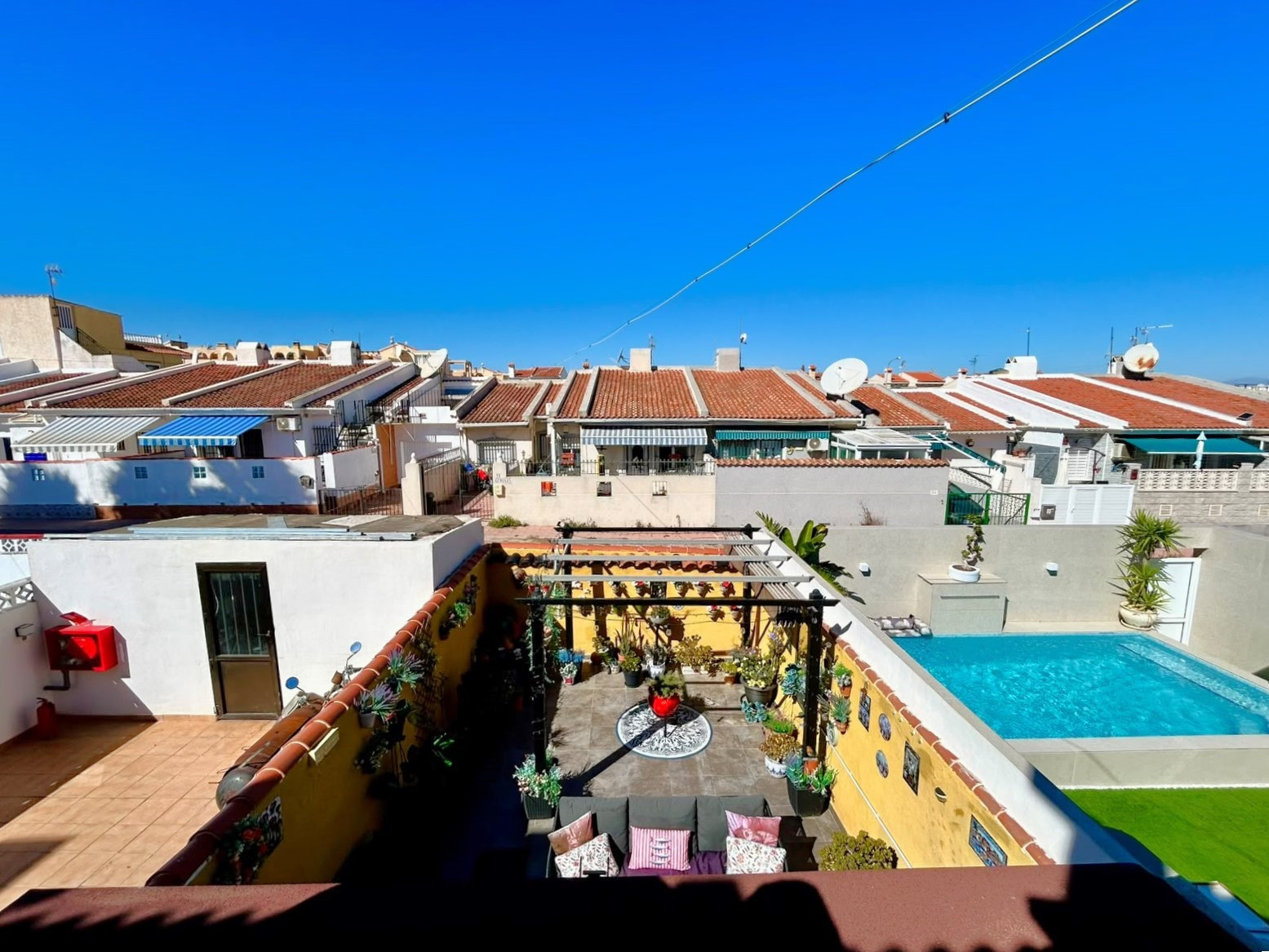 For sale - 3 Bedroom 1 Bathroom Town House in Torrevieja - Costa Blanca  - Alicante