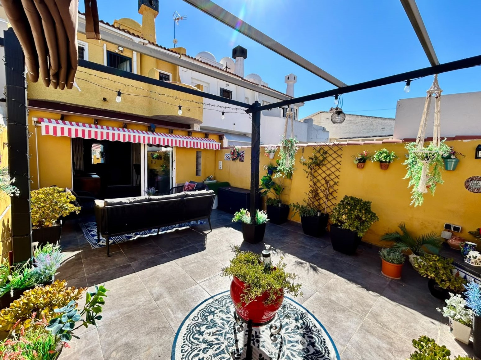 For sale - 3 Bedroom 1 Bathroom Town House in Torrevieja - Costa Blanca  - Alicante
