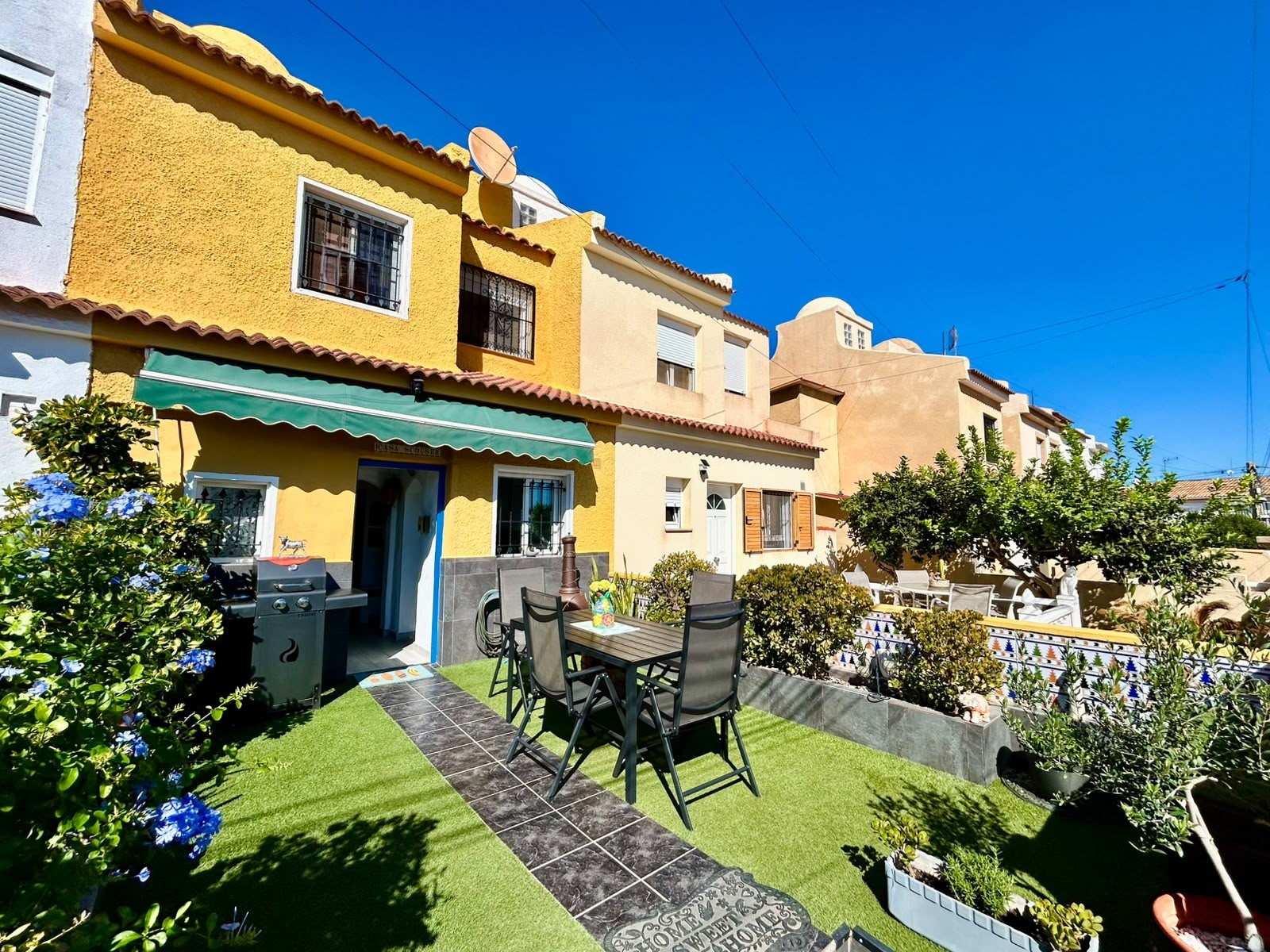 For sale - 3 Bedroom 1 Bathroom Town House in Torrevieja - Costa Blanca  - Alicante