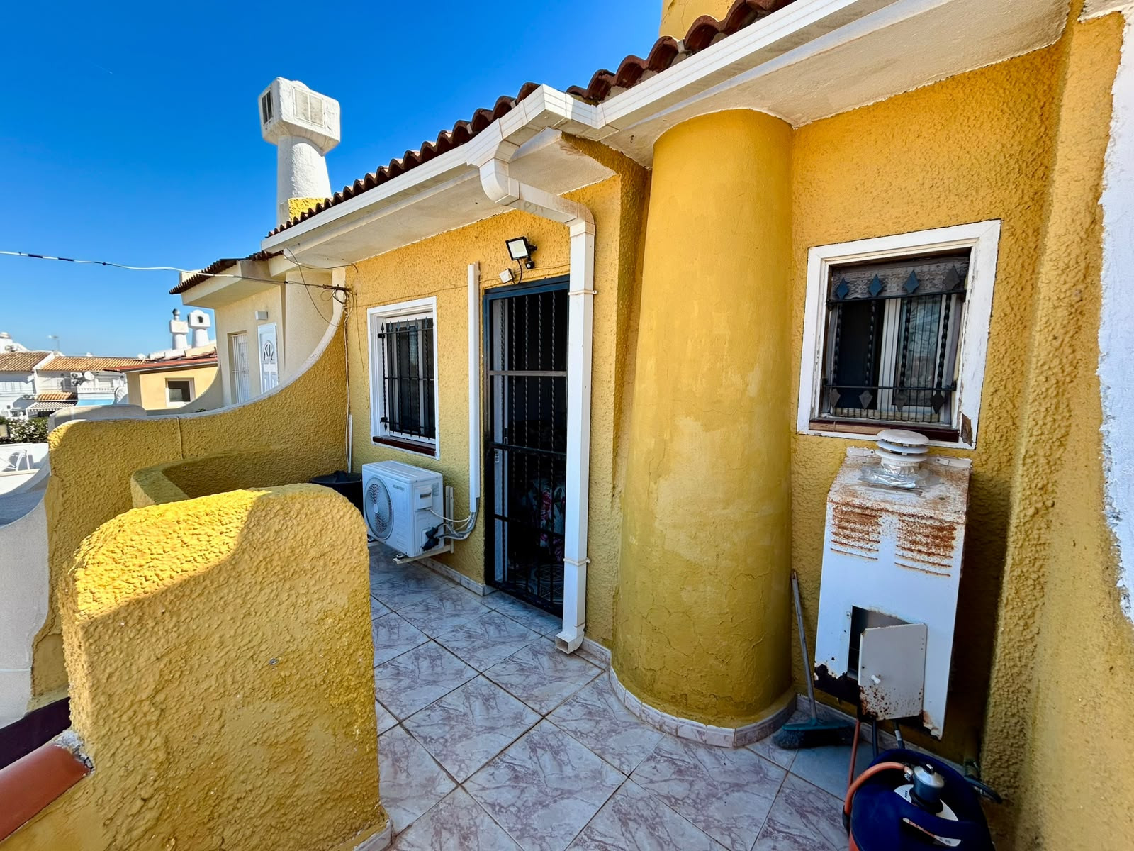 For sale - 3 Bedroom 1 Bathroom Town House in Torrevieja - Costa Blanca  - Alicante
