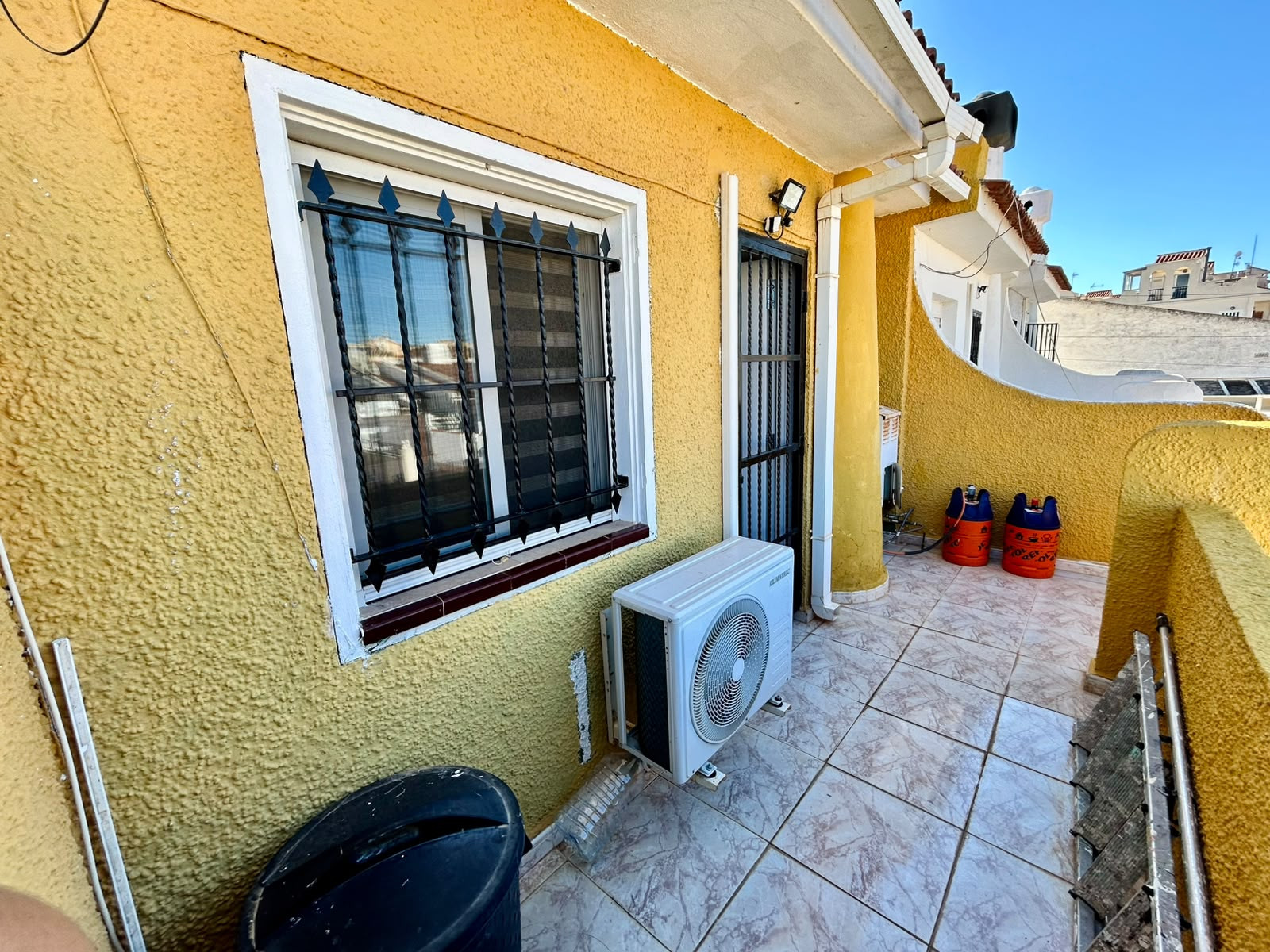For sale - 3 Bedroom 1 Bathroom Town House in Torrevieja - Costa Blanca  - Alicante