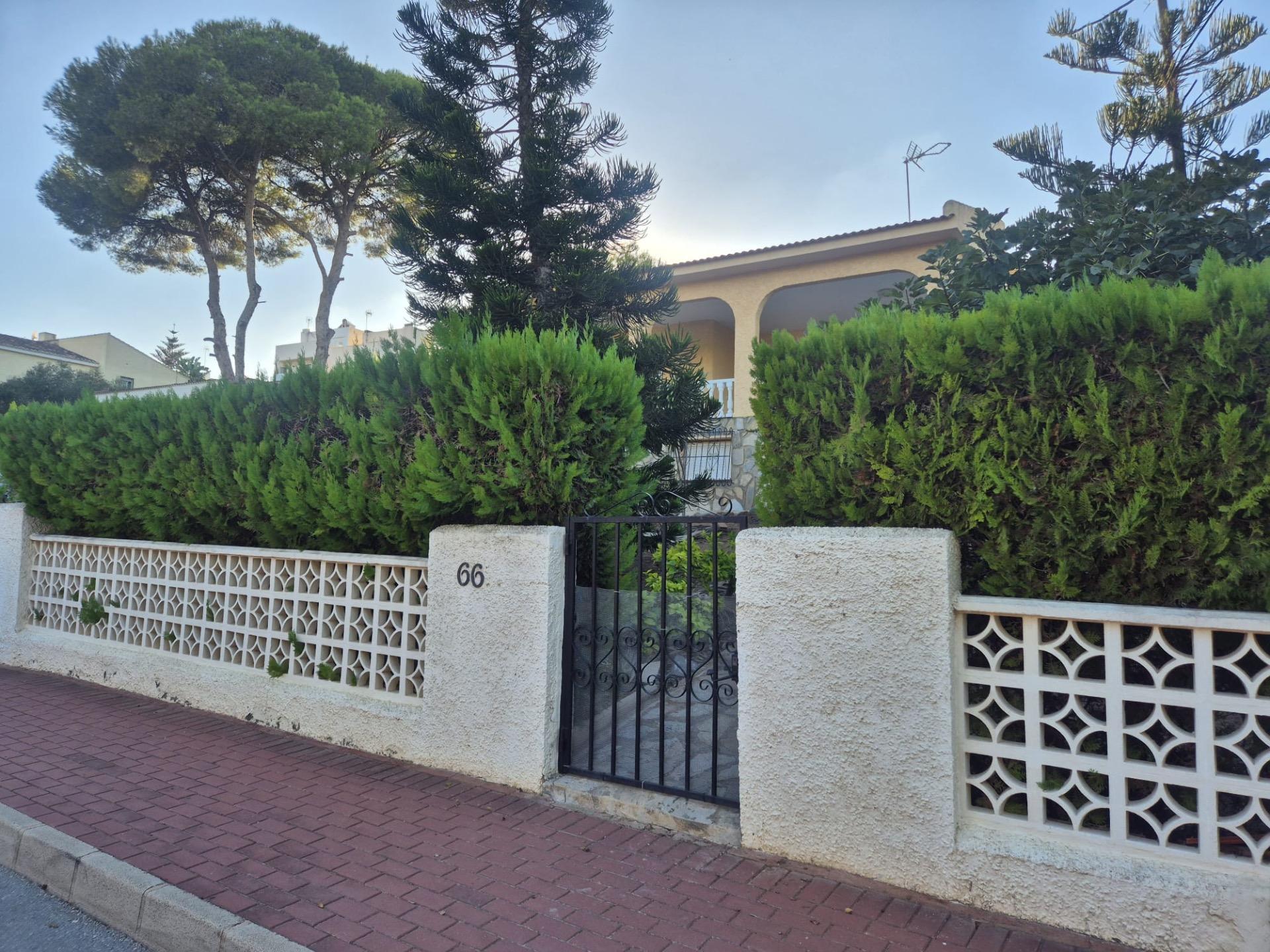 For sale - 3 Bedroom 2 Bathroom Villa in Torrevieja - Los Balcones - Los Altos Del Edén  - Alicante