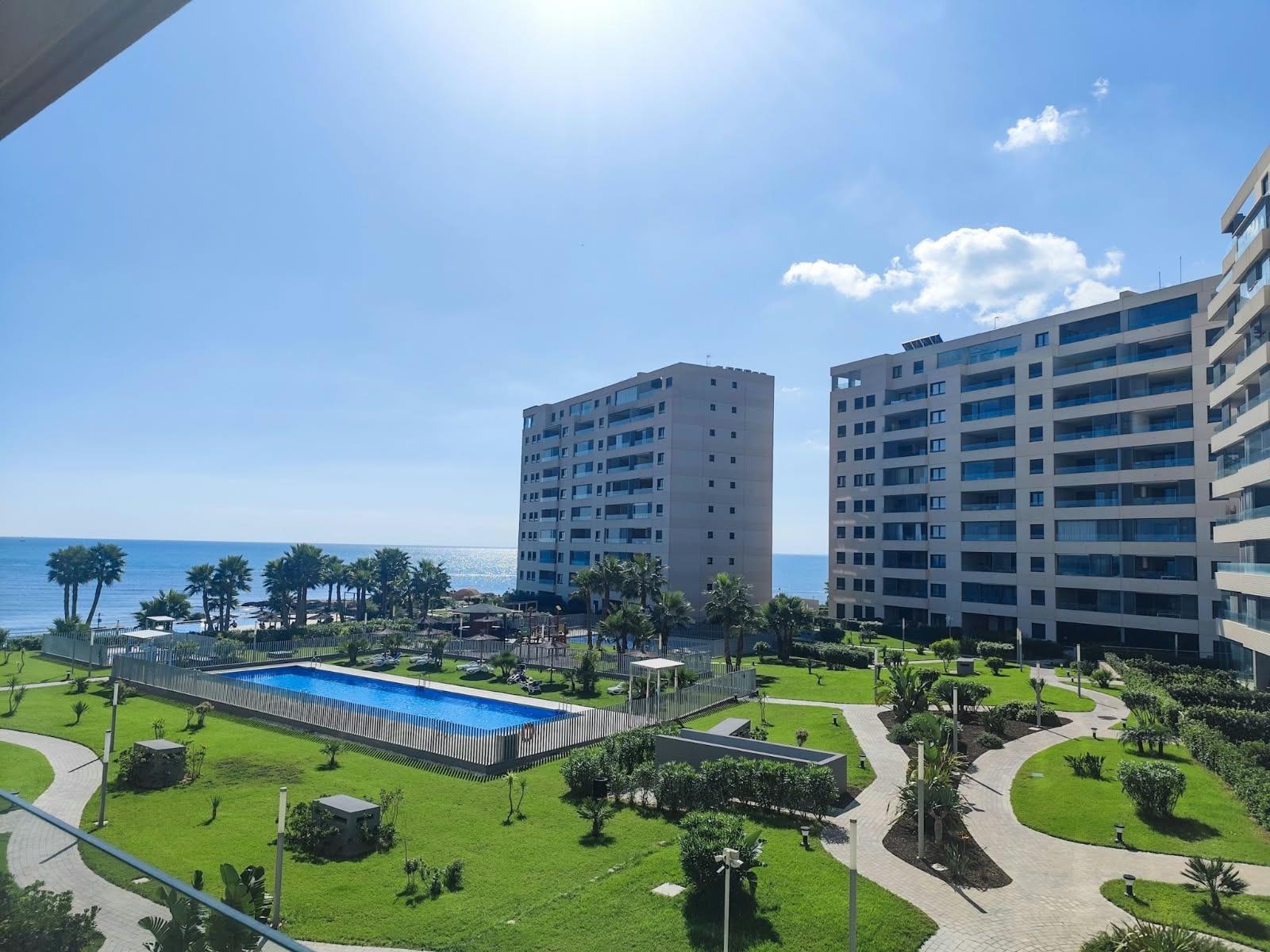For sale - 3 Bedroom 2 Bathroom Apartment in Orihuela Costa - Punta Prima  - Alicante