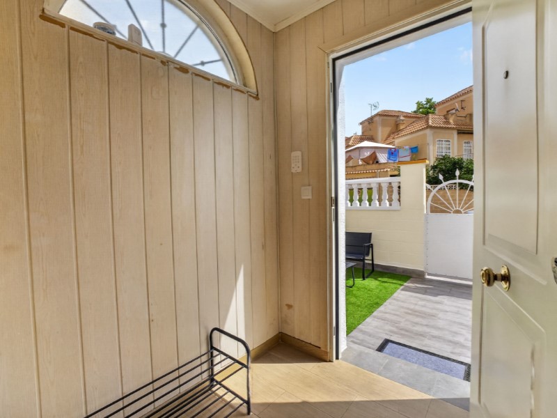 For sale - 3 Bedroom 1 Bathroom Town House in Torrevieja - Costa Blanca  - Alicante