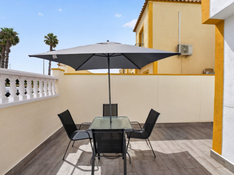 For sale - 3 Bedroom 1 Bathroom Town House in Torrevieja - Costa Blanca  - Alicante