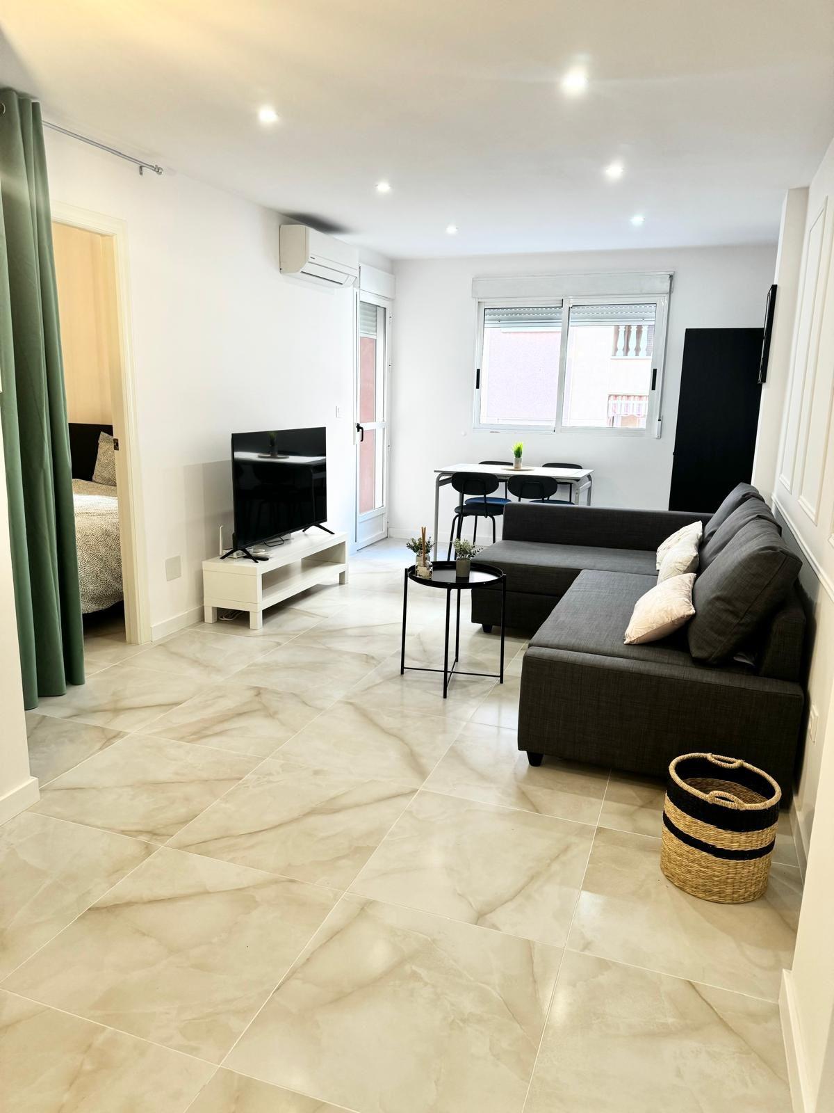 For sale - 2 Bedroom 1 Bathroom Apartment in Torrevieja - Centro  - Alicante