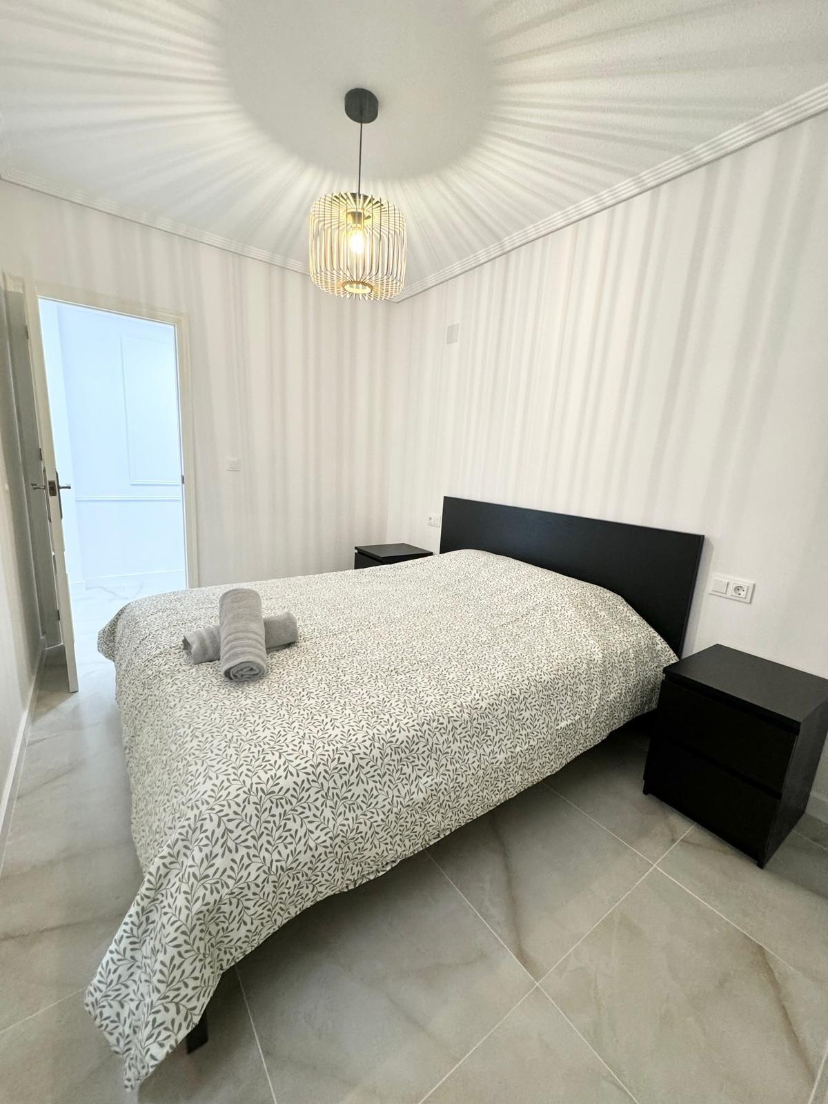 For sale - 2 Bedroom 1 Bathroom Apartment in Torrevieja - Centro  - Alicante
