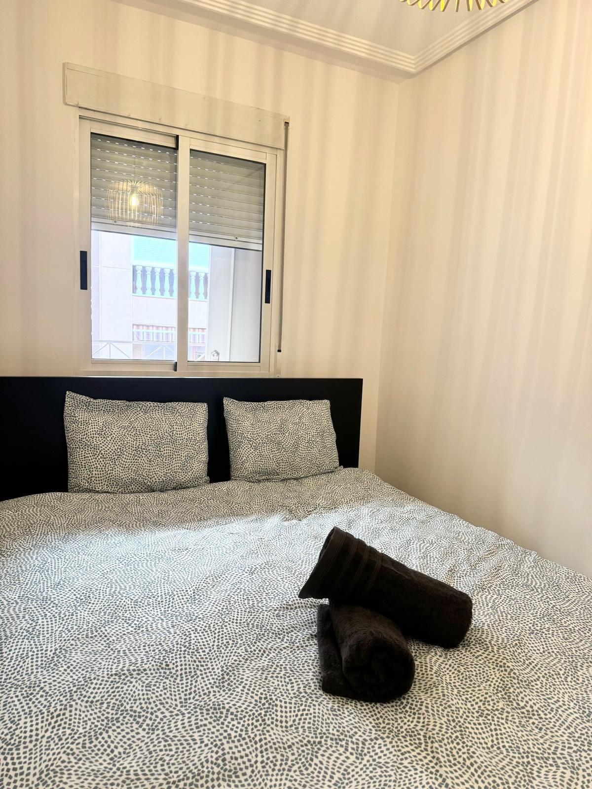 For sale - 2 Bedroom 1 Bathroom Apartment in Torrevieja - Centro  - Alicante