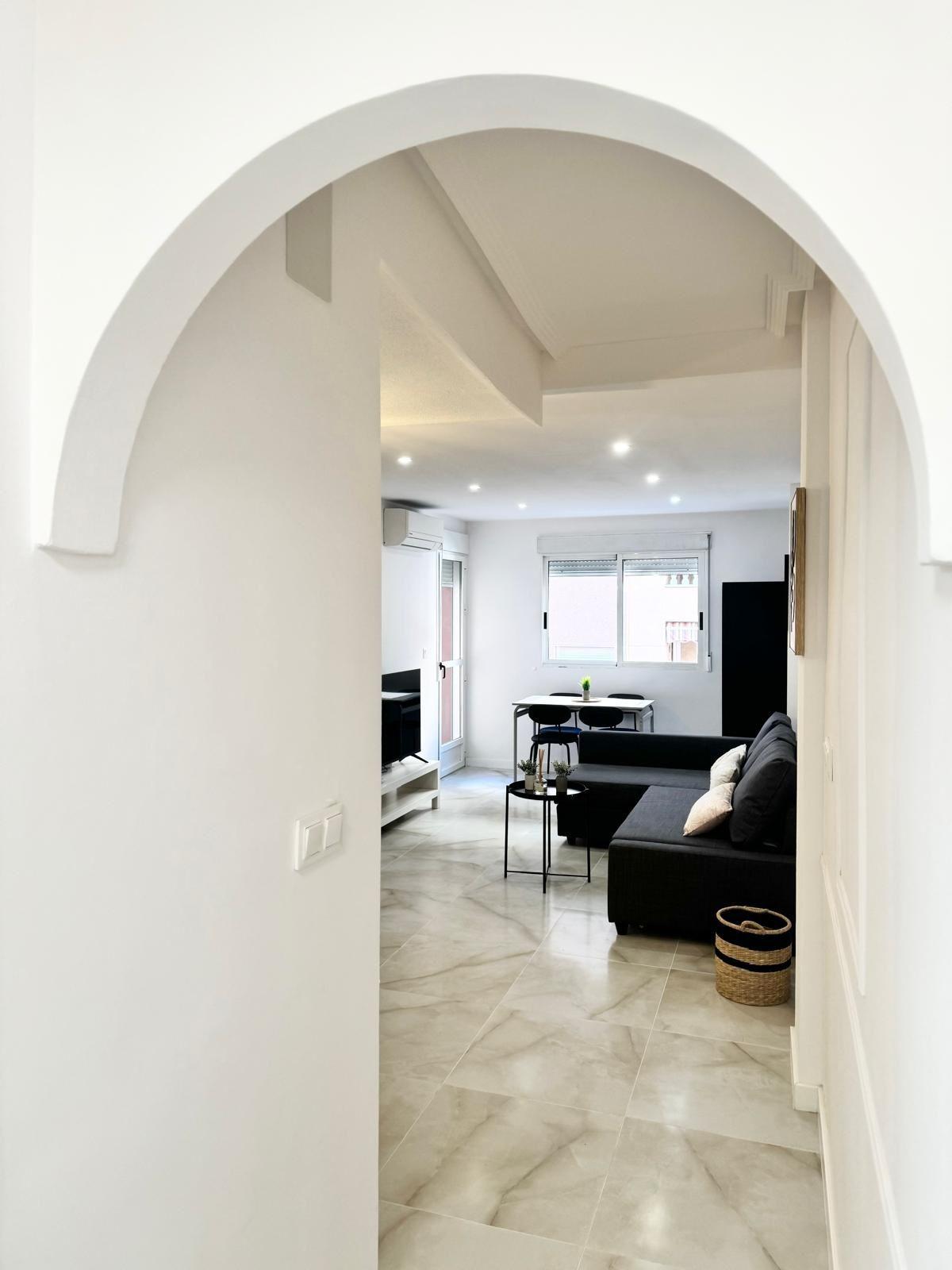 For sale - 2 Bedroom 1 Bathroom Apartment in Torrevieja - Centro  - Alicante