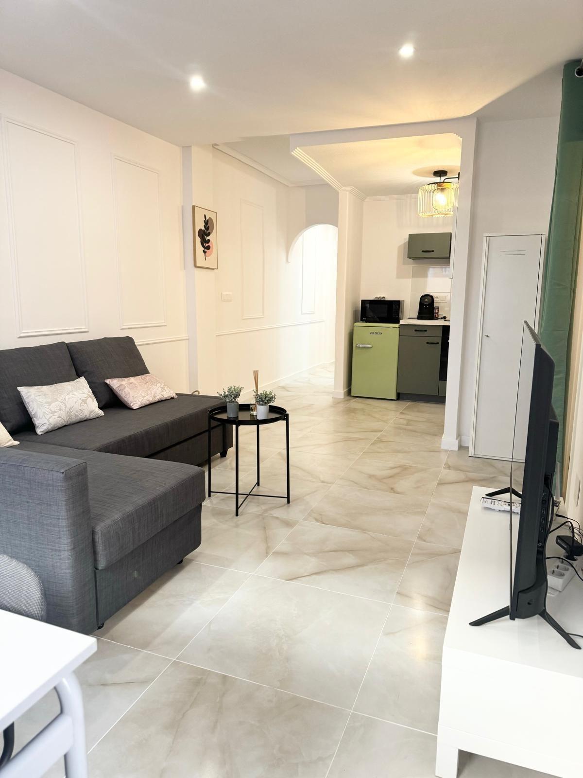 For sale - 2 Bedroom 1 Bathroom Apartment in Torrevieja - Centro  - Alicante