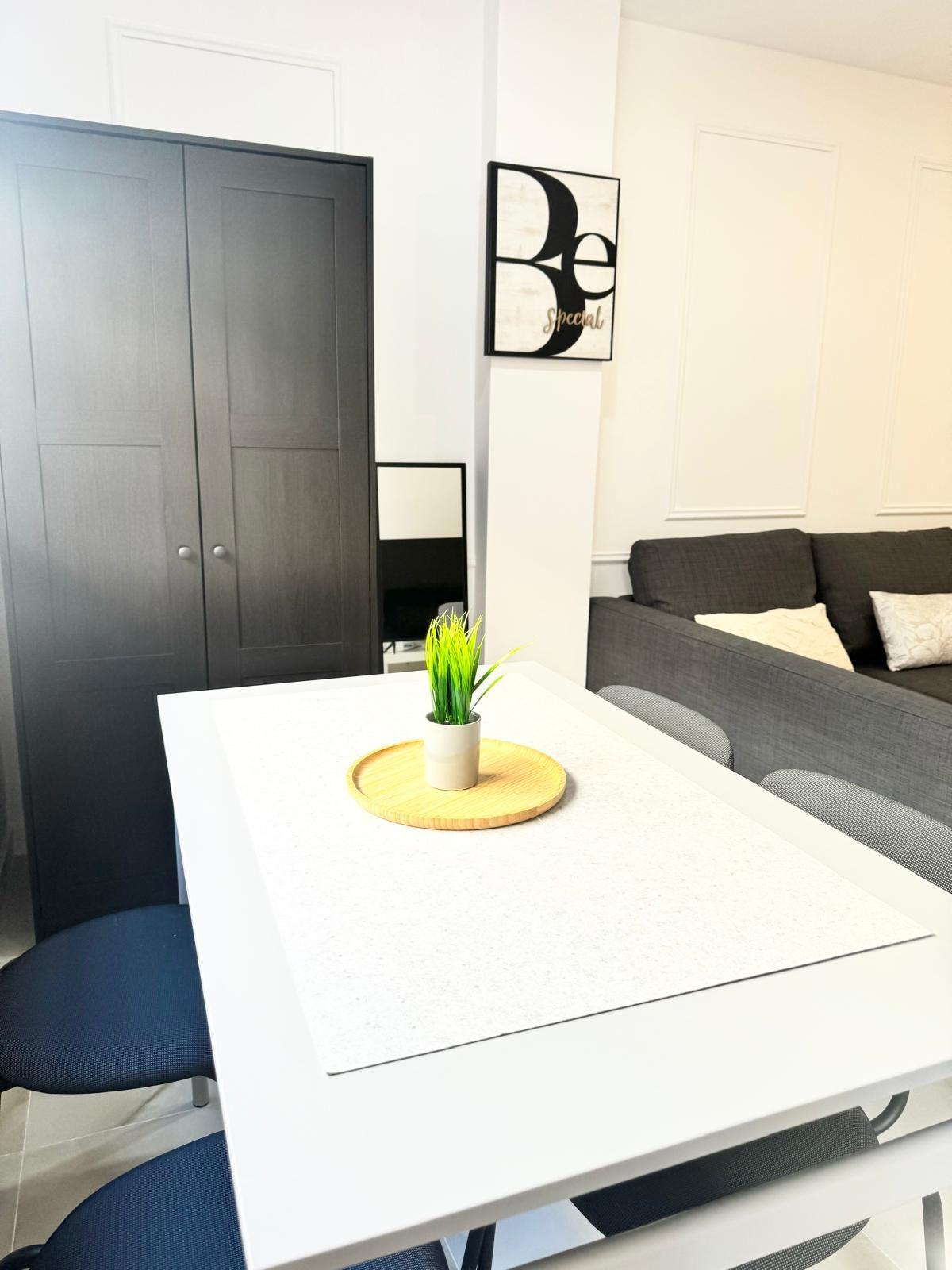 For sale - 2 Bedroom 1 Bathroom Apartment in Torrevieja - Centro  - Alicante
