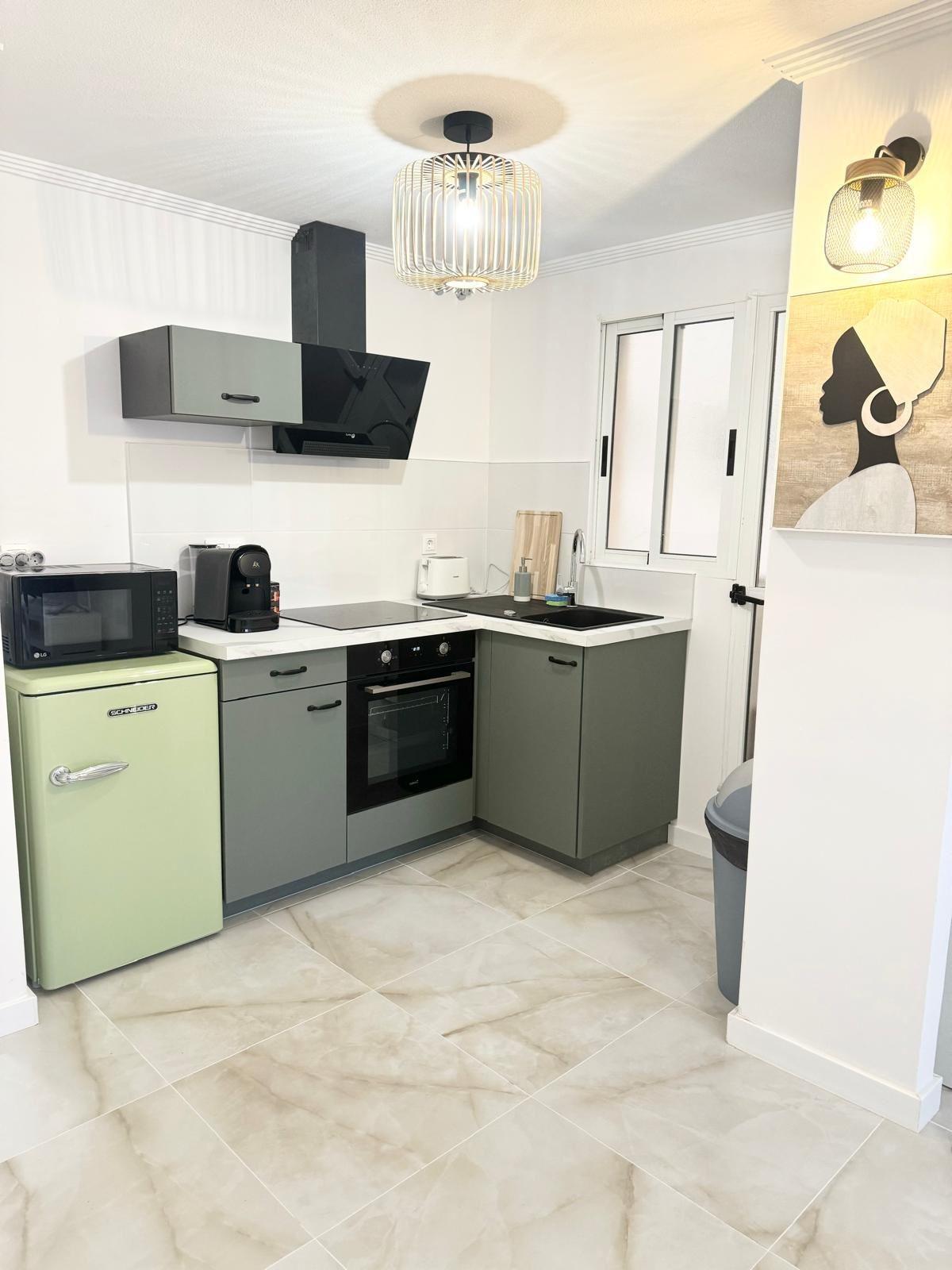 For sale - 2 Bedroom 1 Bathroom Apartment in Torrevieja - Centro  - Alicante