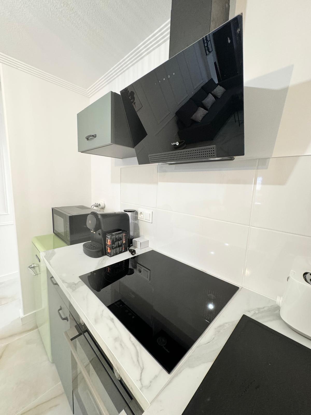 For sale - 2 Bedroom 1 Bathroom Apartment in Torrevieja - Centro  - Alicante