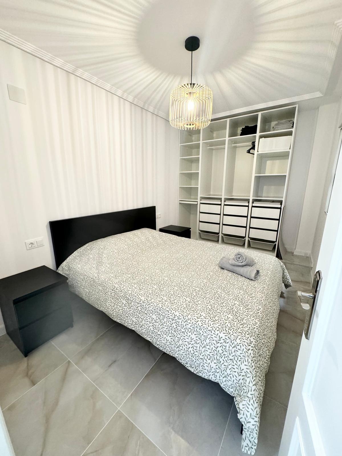 For sale - 2 Bedroom 1 Bathroom Apartment in Torrevieja - Centro  - Alicante