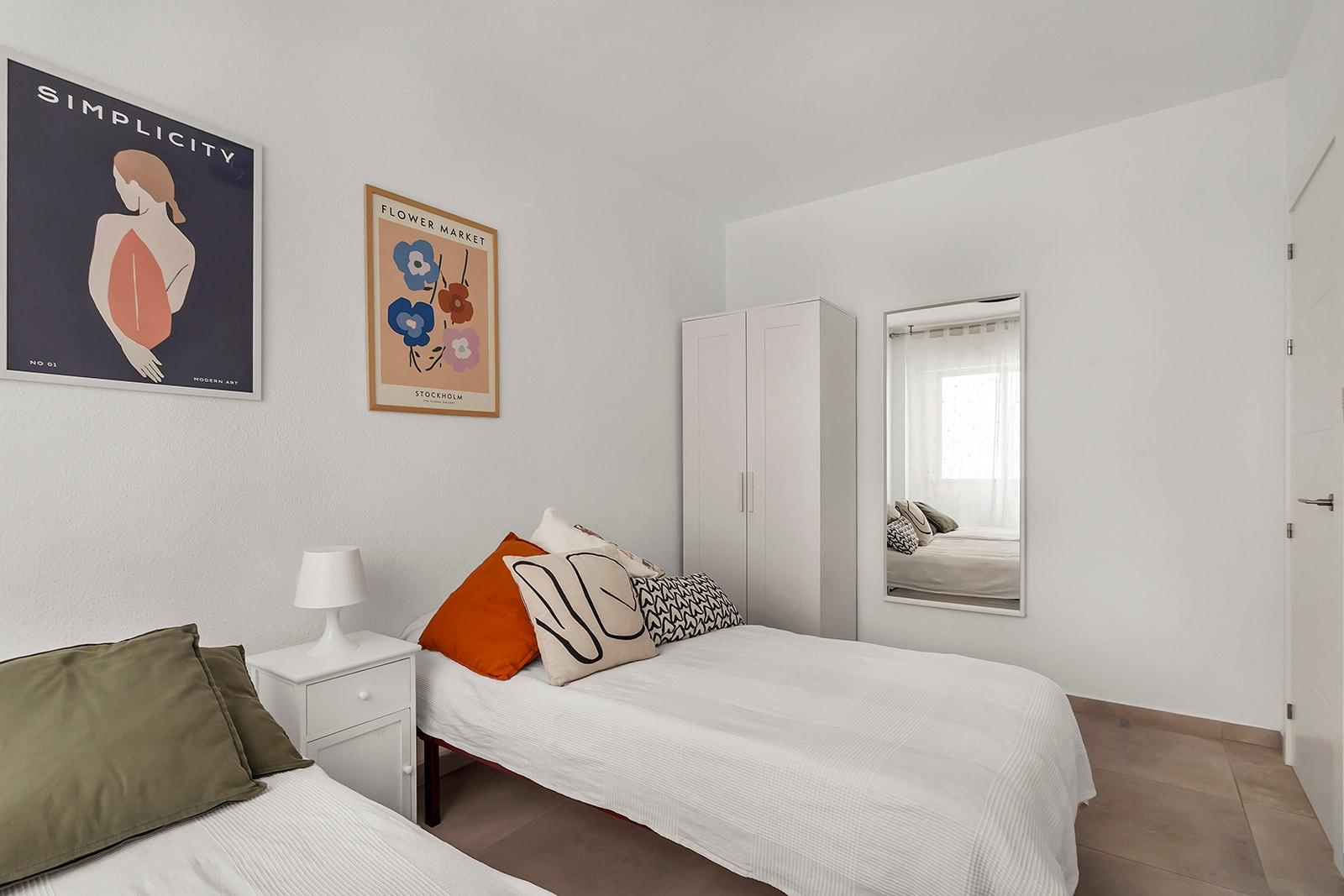 For sale - 3 Bedroom 1 Bathroom Apartment in Torrevieja - Playa De Los Locos  - Alicante