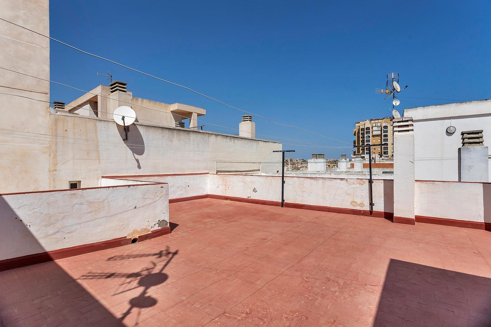 For sale - 3 Bedroom 1 Bathroom Apartment in Torrevieja - Playa De Los Locos  - Alicante