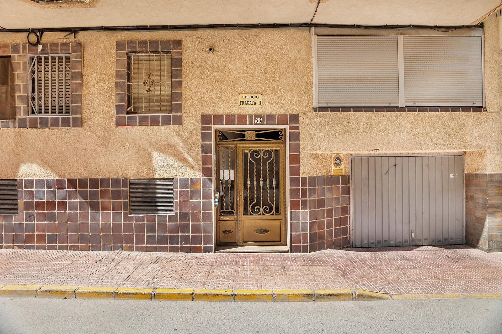 For sale - 3 Bedroom 1 Bathroom Apartment in Torrevieja - Playa De Los Locos  - Alicante