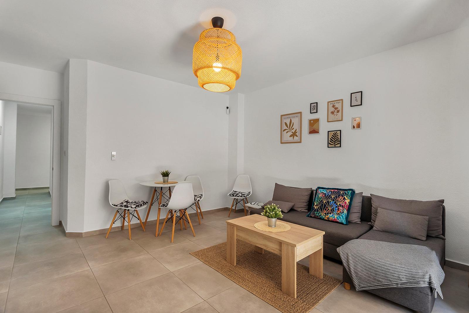 For sale - 3 Bedroom 1 Bathroom Apartment in Torrevieja - Playa De Los Locos  - Alicante