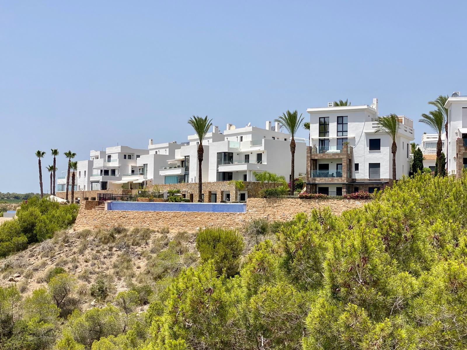 Apartment in Villamartin - view 1
