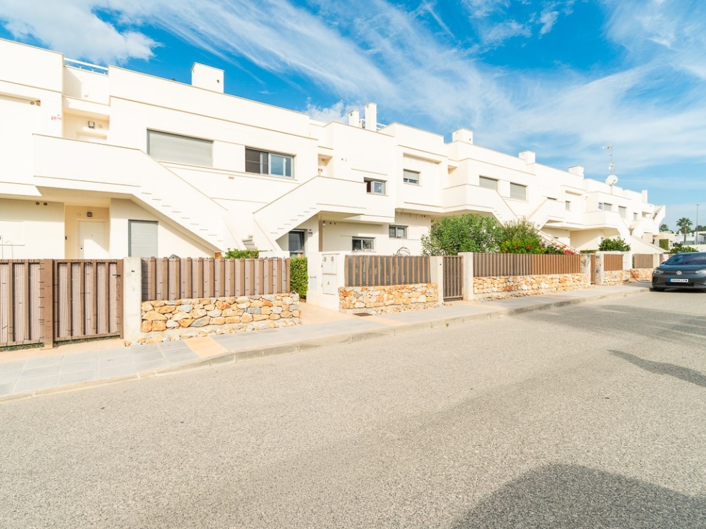 2 Bedroom 2 Bathroom Bungalow in Vistabella Golf Entre Naranjos