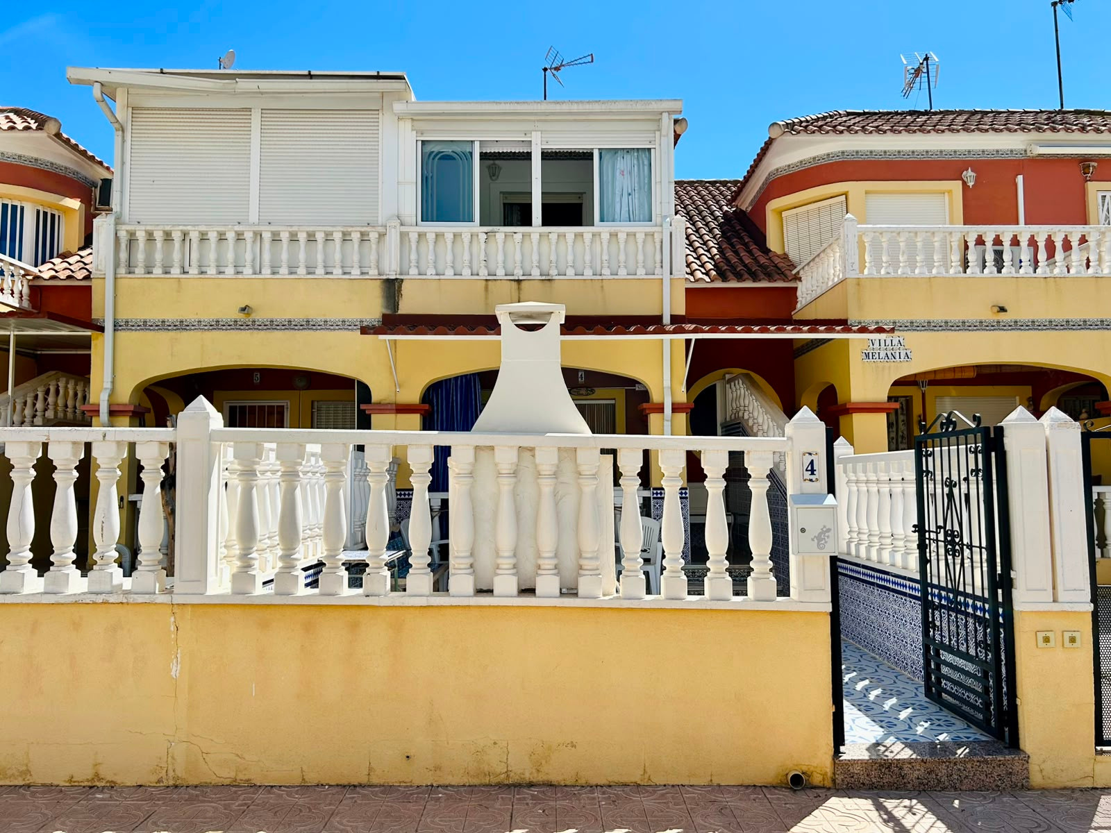 For sale - 2 Bedroom 2 Bathroom Town House in Torrevieja - Costa Blanca  - Alicante