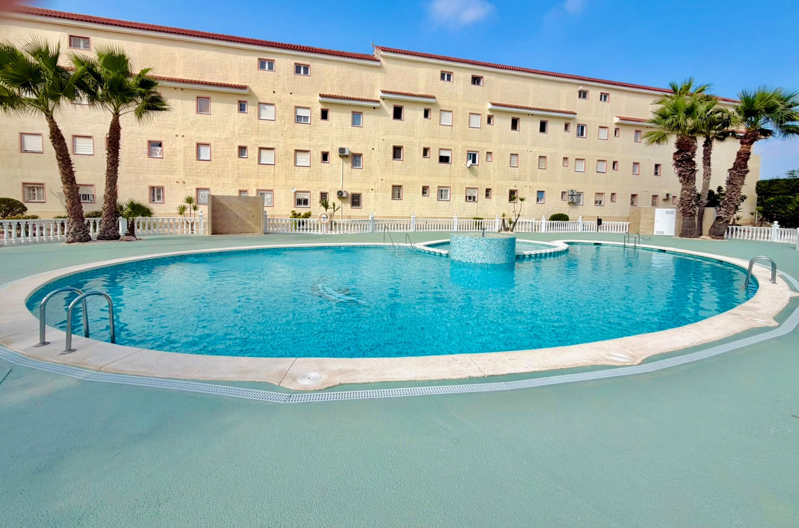 For sale - 2 Bedroom 2 Bathroom Town House in Torrevieja - Costa Blanca  - Alicante