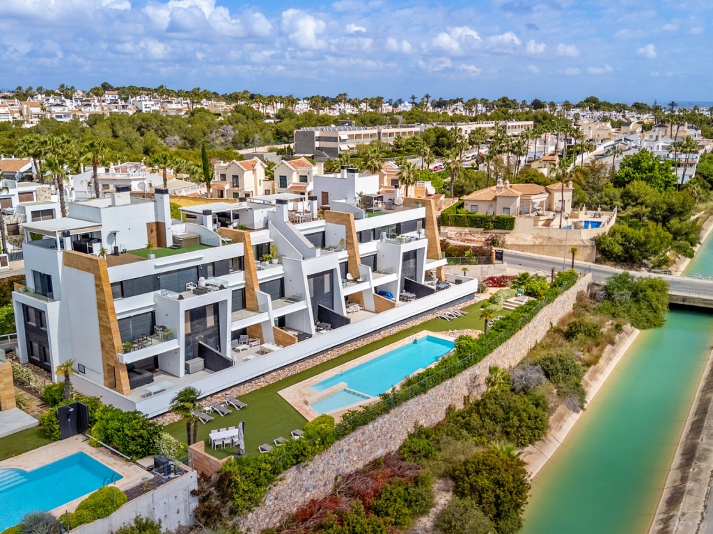 2 Bedroom 2 Bathroom Apartment in Villamartin