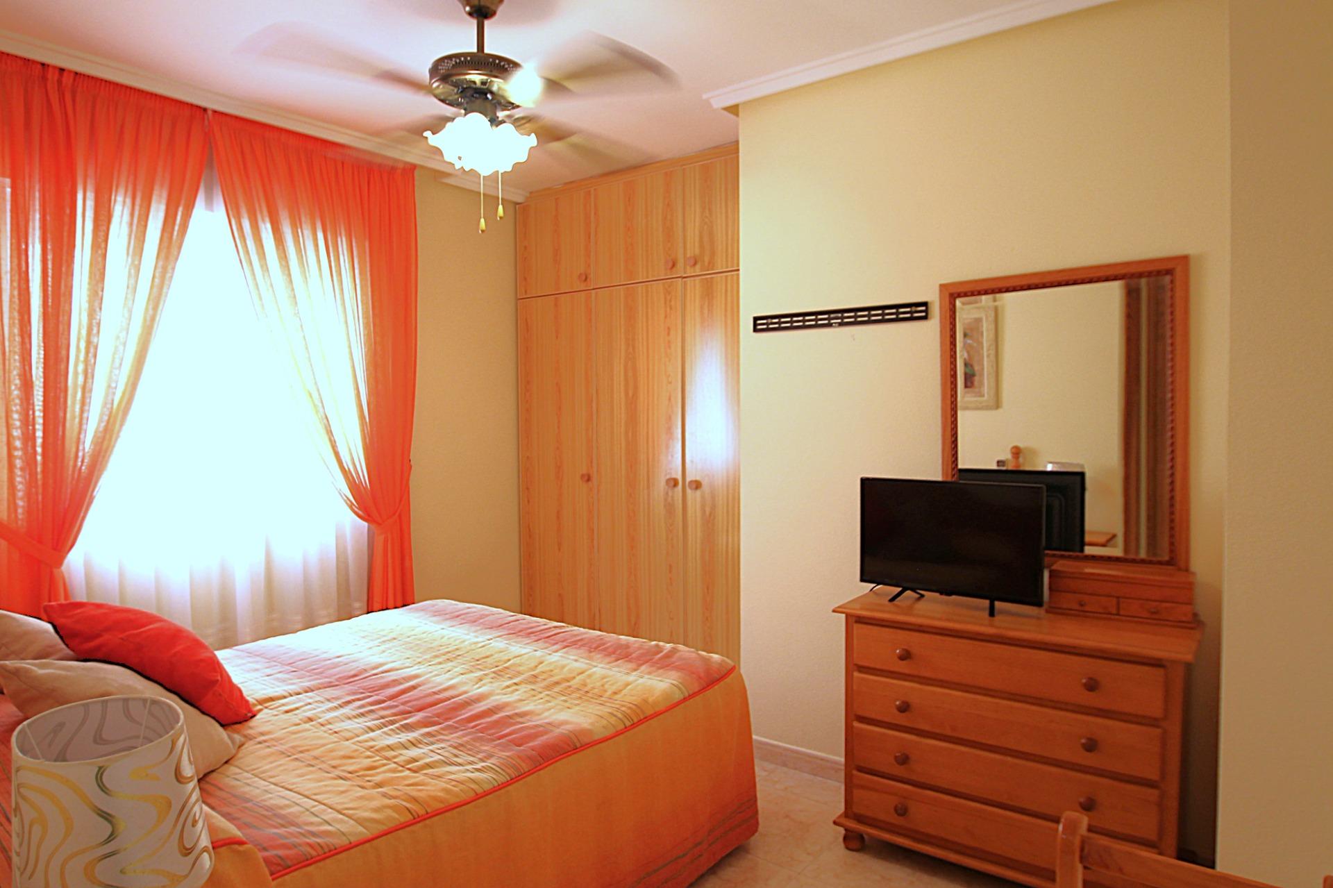 For sale - 3 Bedroom 2 Bathroom Apartment in Torrevieja - Las Piscinas Naturales  - Alicante