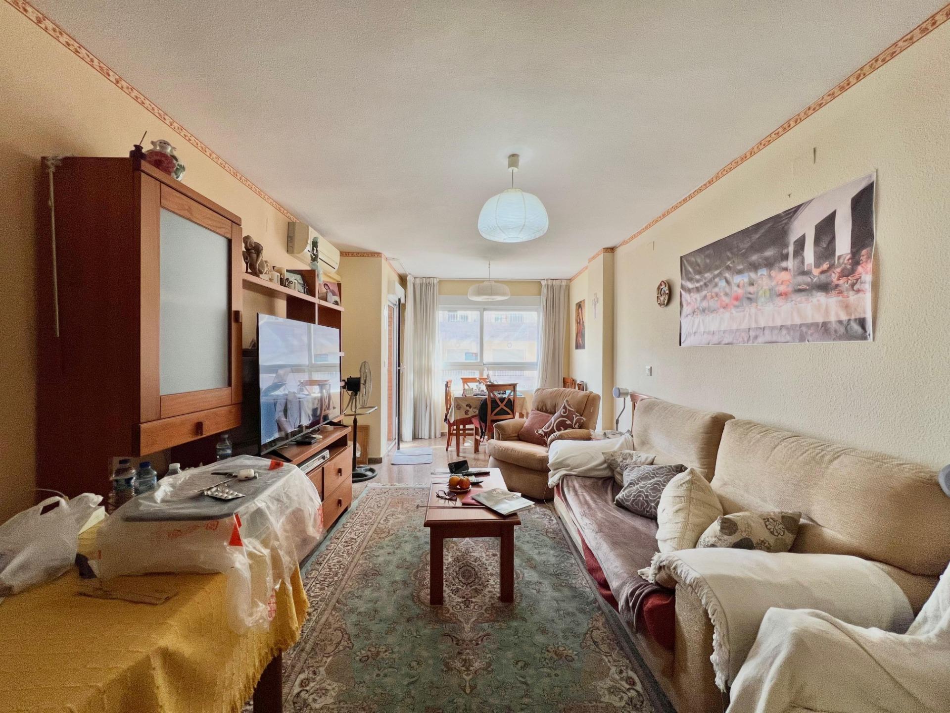 For sale - 4 Bedroom 2 Bathroom Apartment in Torrevieja - Puerto Deportivo  - Alicante