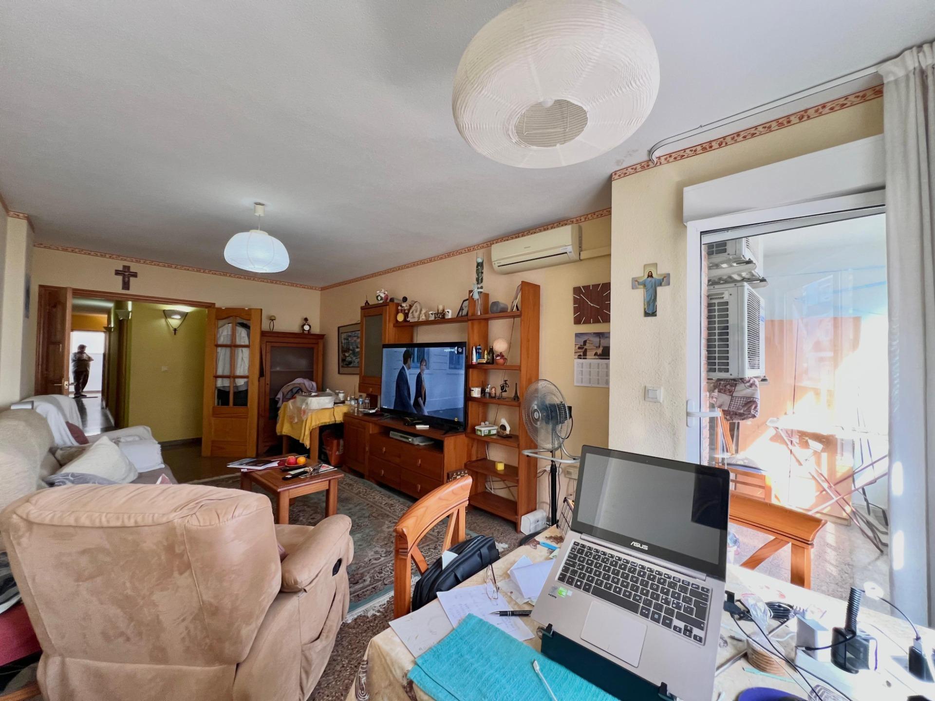 For sale - 4 Bedroom 2 Bathroom Apartment in Torrevieja - Puerto Deportivo  - Alicante