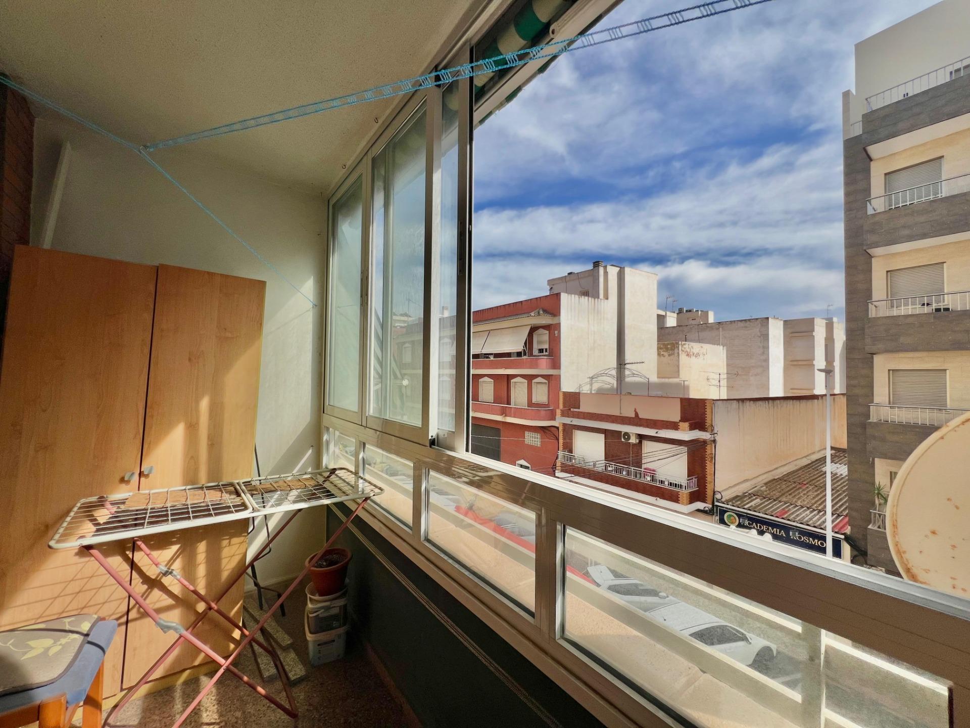 For sale - 4 Bedroom 2 Bathroom Apartment in Torrevieja - Puerto Deportivo  - Alicante