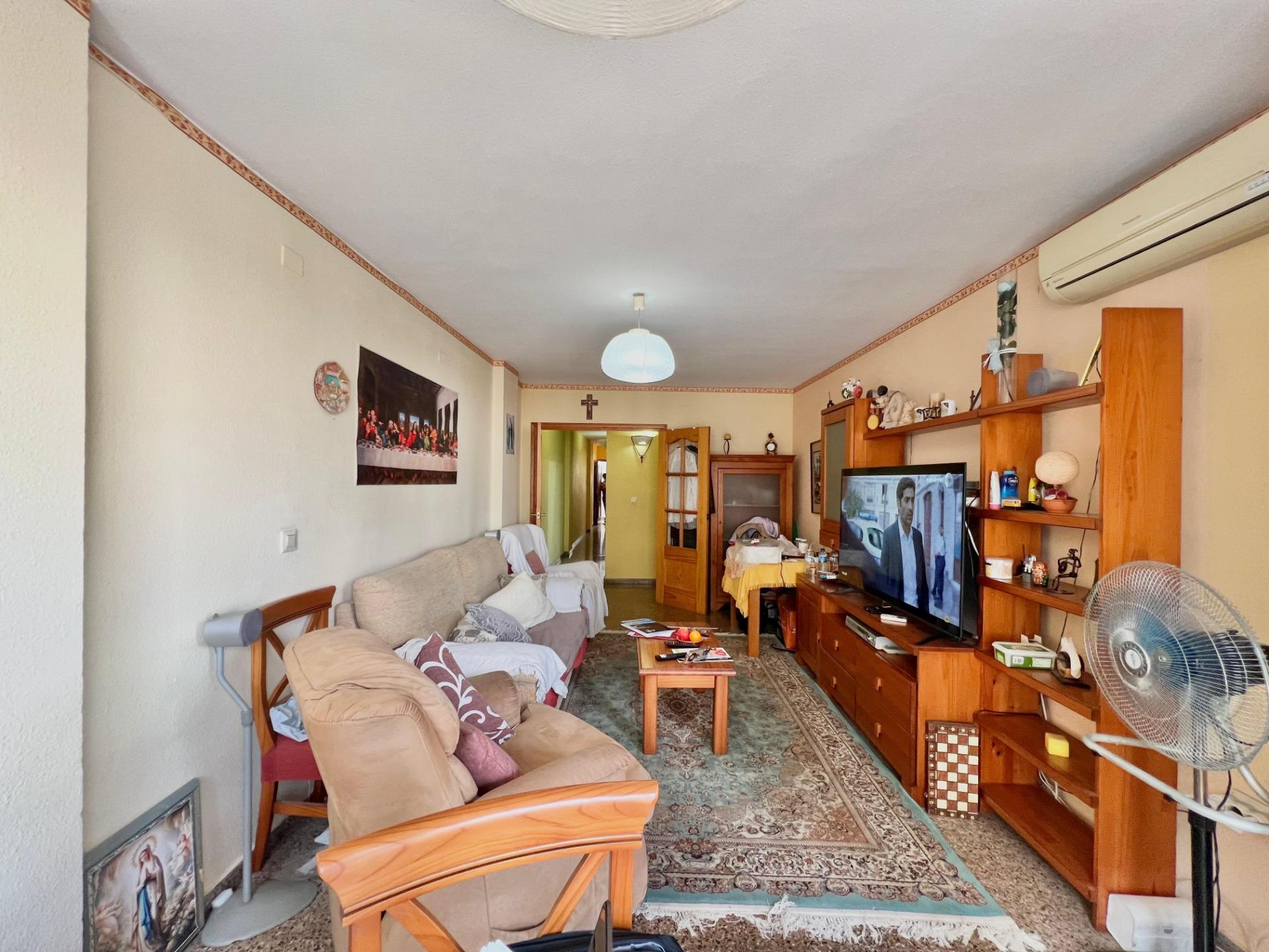 For sale - 4 Bedroom 2 Bathroom Apartment in Torrevieja - Puerto Deportivo  - Alicante