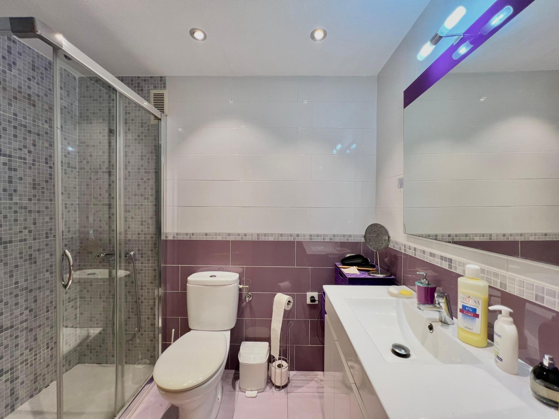For sale - 4 Bedroom 2 Bathroom Apartment in Torrevieja - Puerto Deportivo  - Alicante