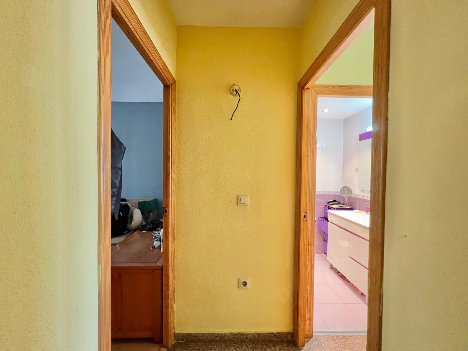 For sale - 4 Bedroom 2 Bathroom Apartment in Torrevieja - Puerto Deportivo  - Alicante