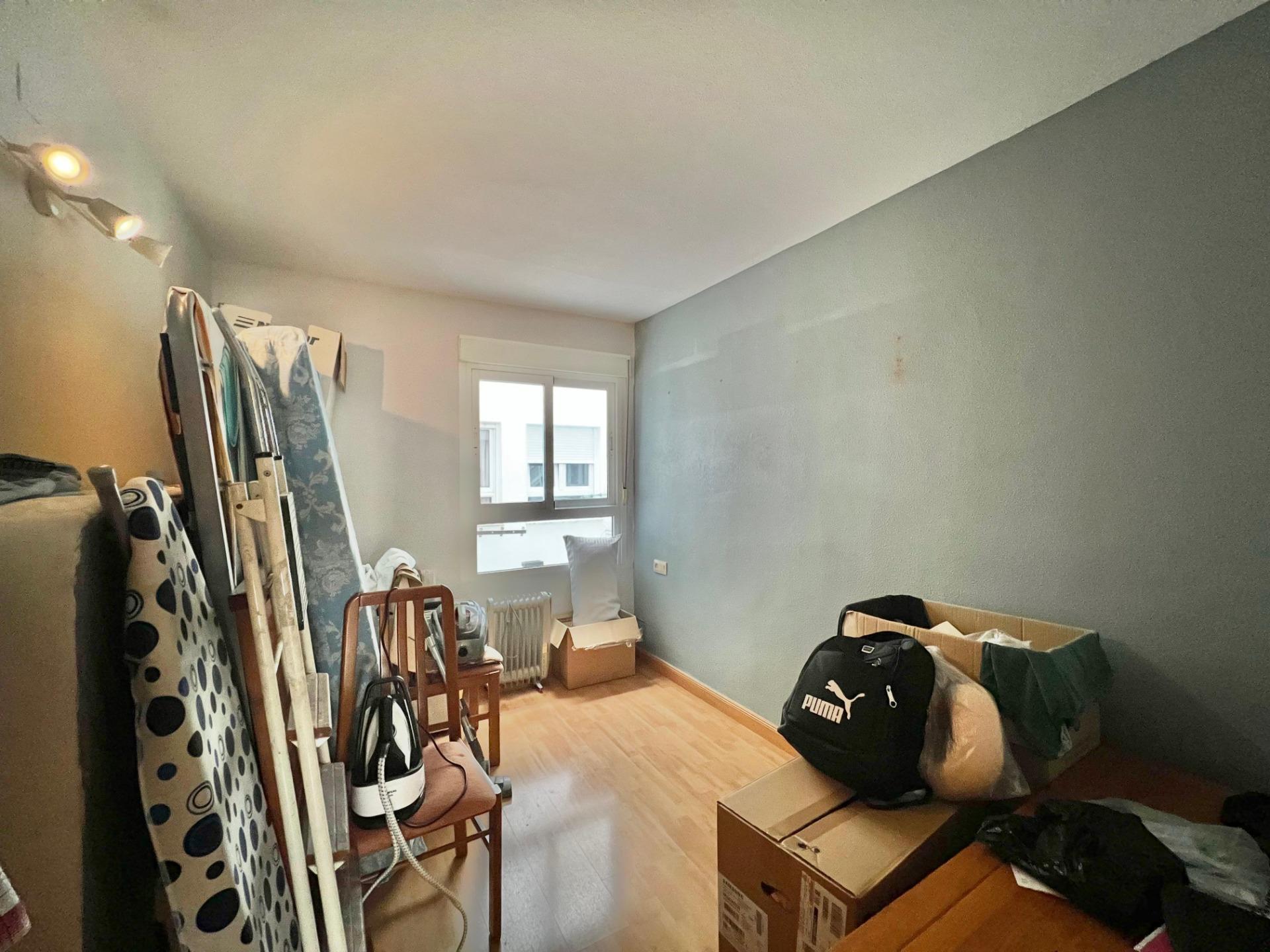 For sale - 4 Bedroom 2 Bathroom Apartment in Torrevieja - Puerto Deportivo  - Alicante