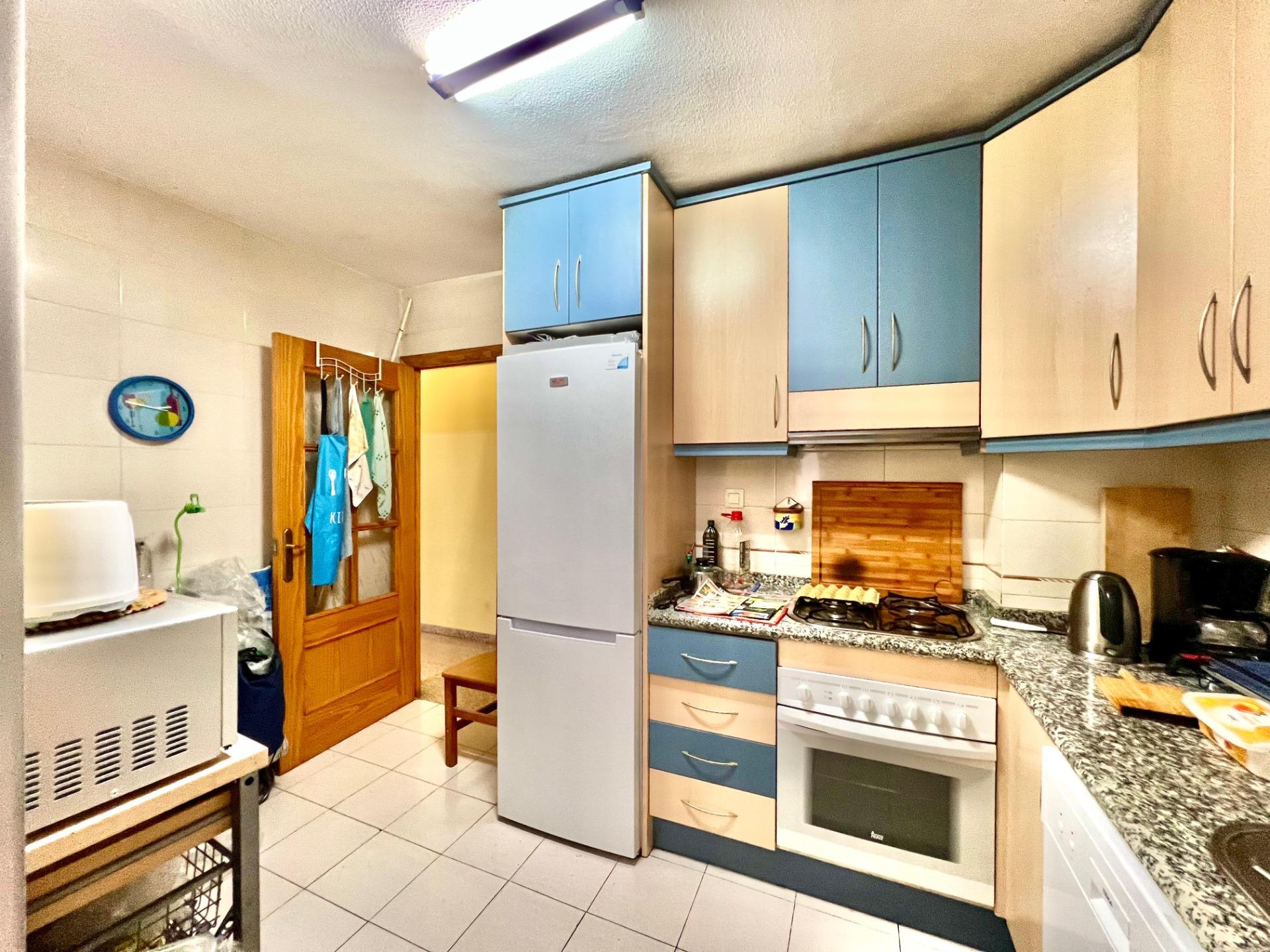 For sale - 4 Bedroom 2 Bathroom Apartment in Torrevieja - Puerto Deportivo  - Alicante