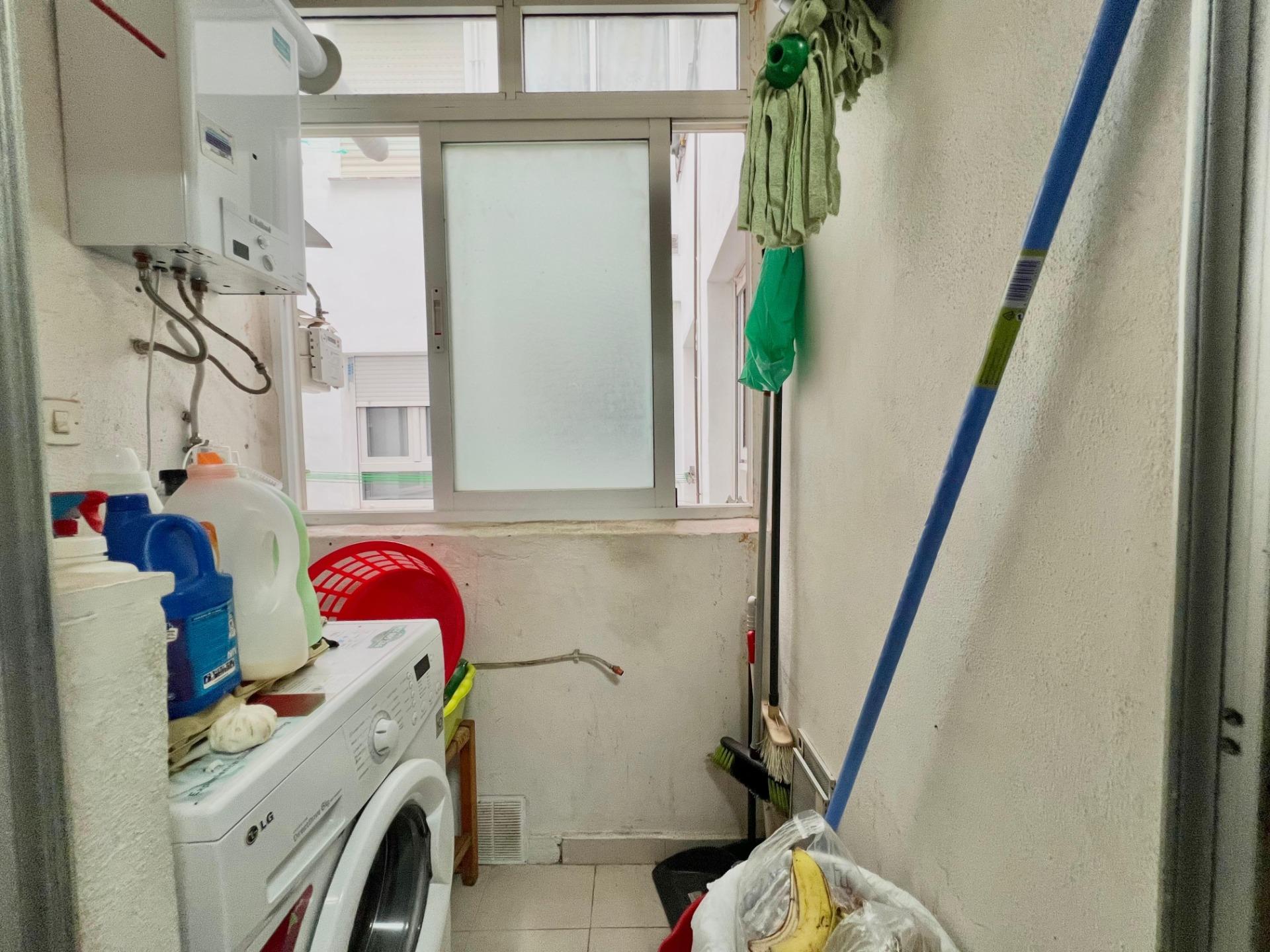 For sale - 4 Bedroom 2 Bathroom Apartment in Torrevieja - Puerto Deportivo  - Alicante