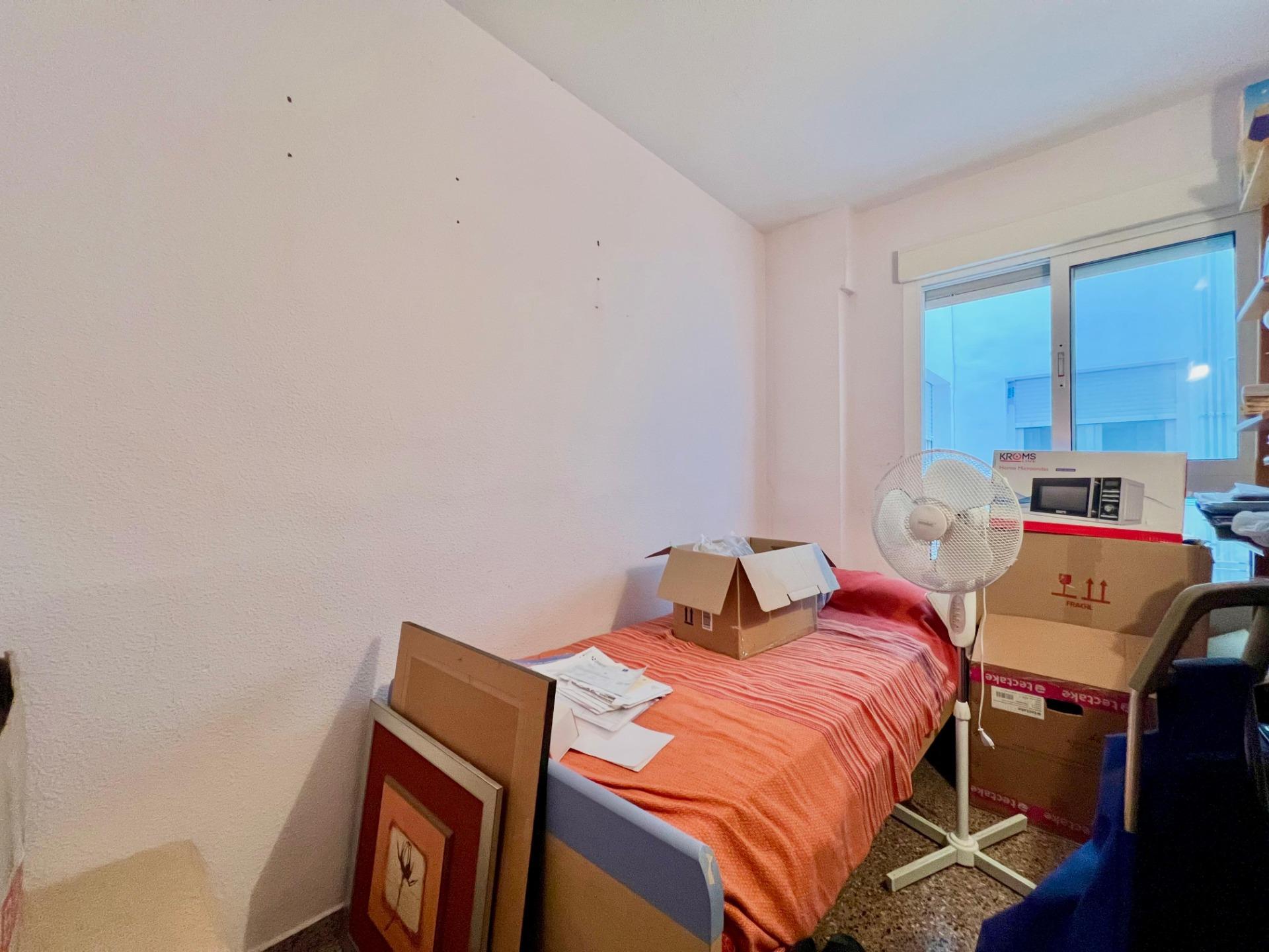For sale - 4 Bedroom 2 Bathroom Apartment in Torrevieja - Puerto Deportivo  - Alicante