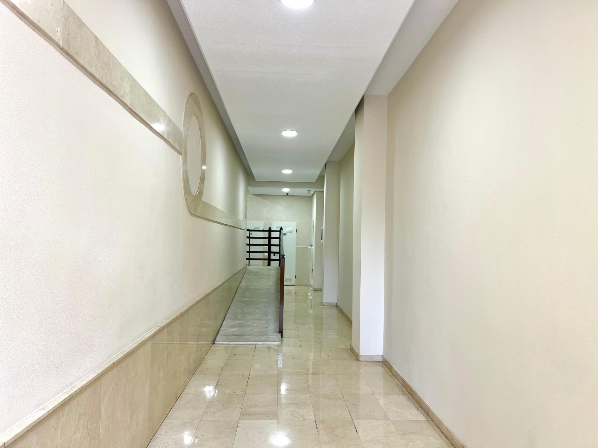 For sale - 4 Bedroom 2 Bathroom Apartment in Torrevieja - Puerto Deportivo  - Alicante