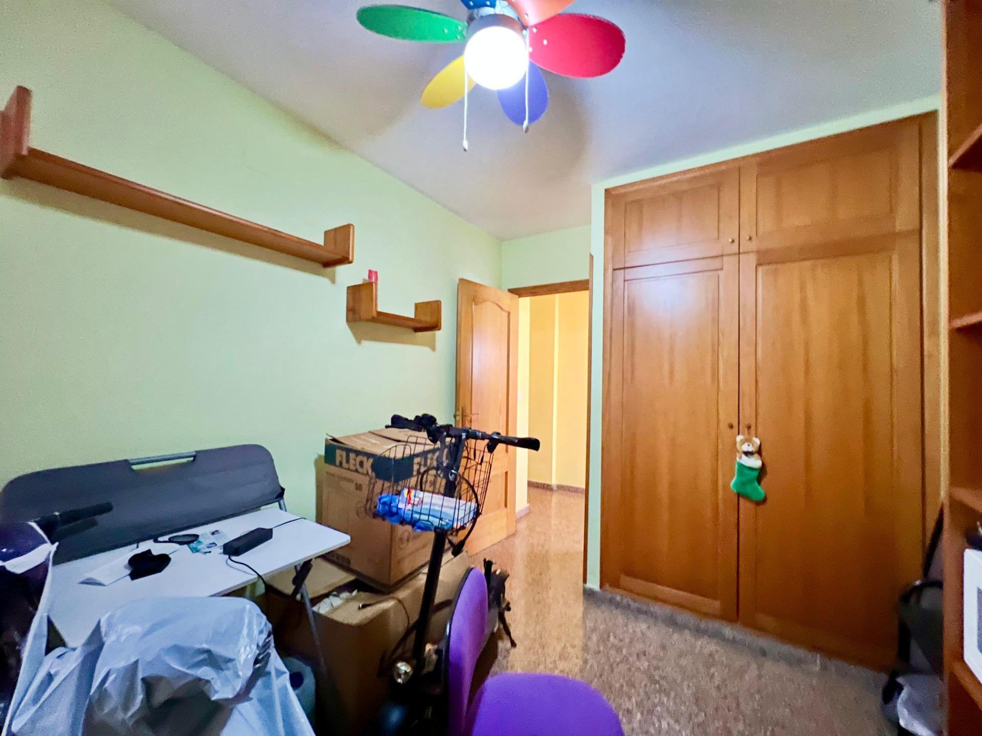 For sale - 4 Bedroom 2 Bathroom Apartment in Torrevieja - Puerto Deportivo  - Alicante