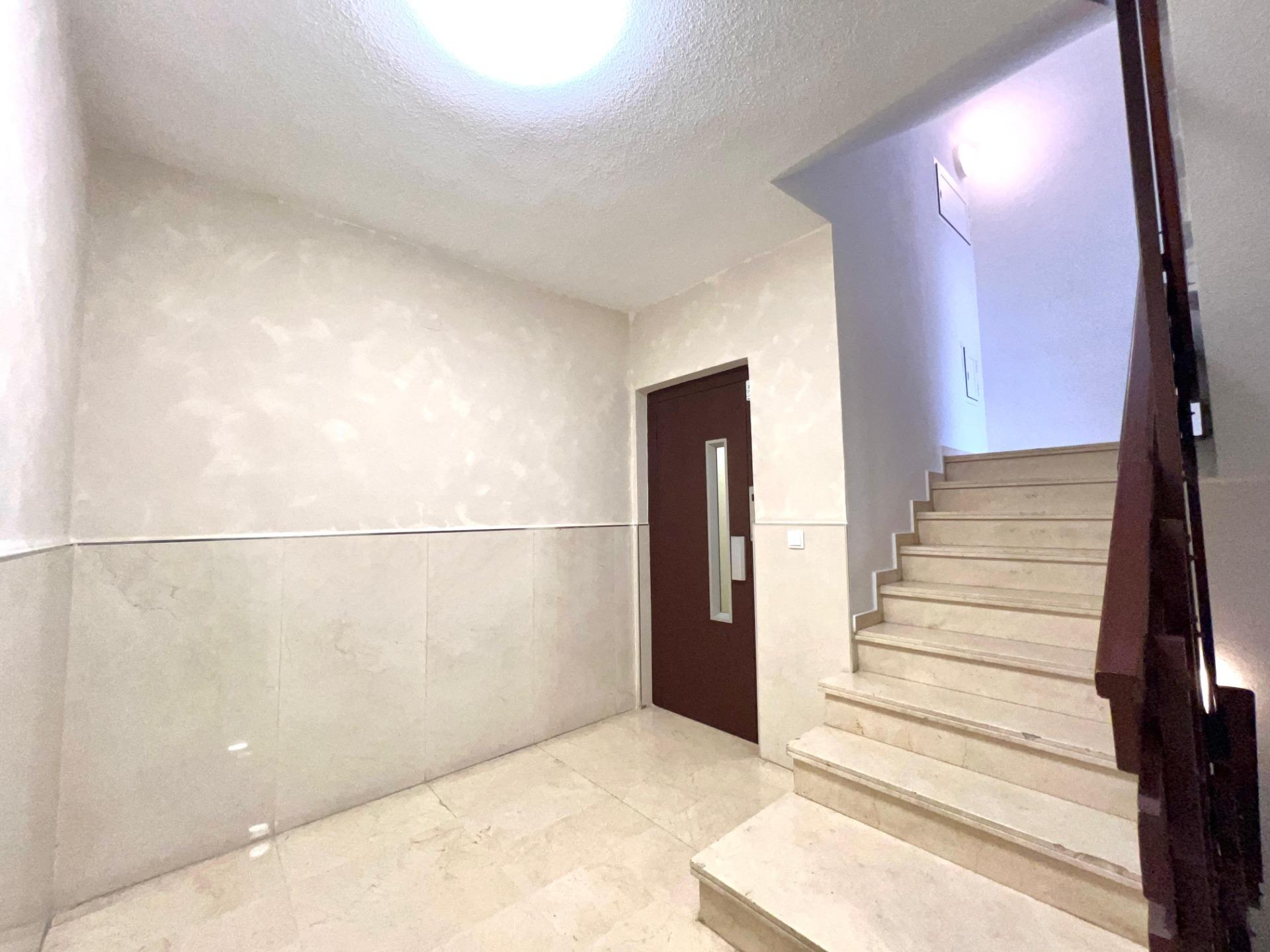 For sale - 4 Bedroom 2 Bathroom Apartment in Torrevieja - Puerto Deportivo  - Alicante