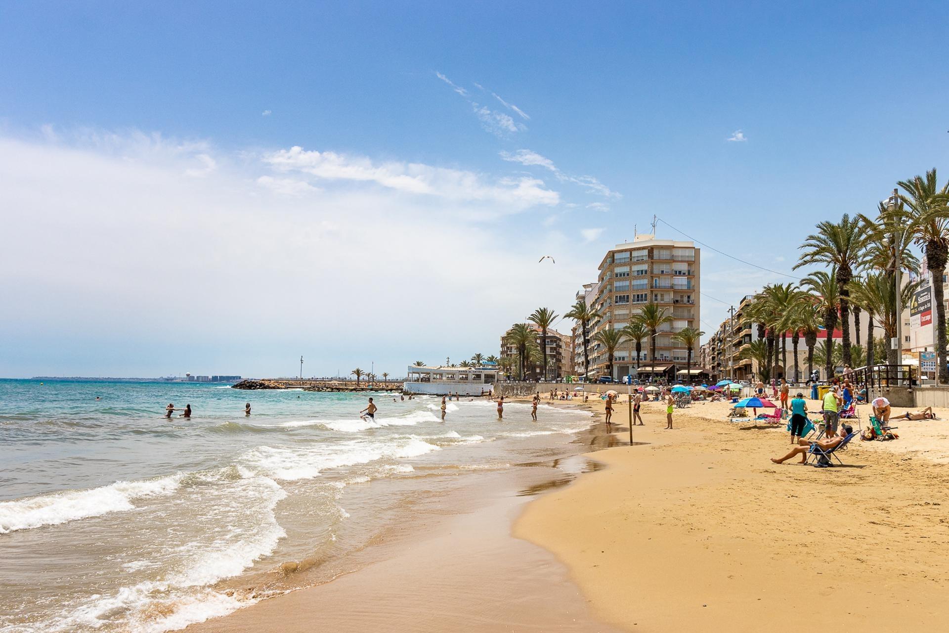 For sale - 3 Bedroom 2 Bathroom Apartment in Torrevieja - Playa Del Cura  - Alicante