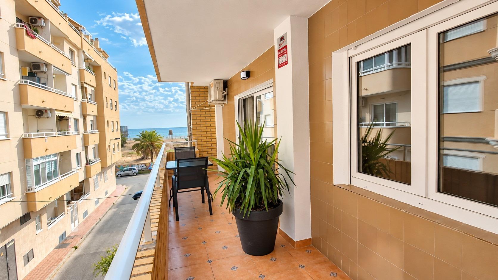 For sale - 3 Bedroom 1 Bathroom Apartment in Torrevieja - Playa Del Cura  - Alicante