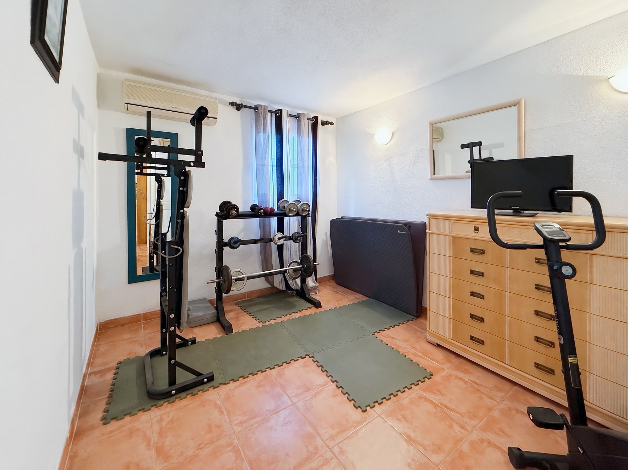 For sale - 4 Bedroom 3 Bathroom Town House in Villamartin - Costa Blanca  - Alicante