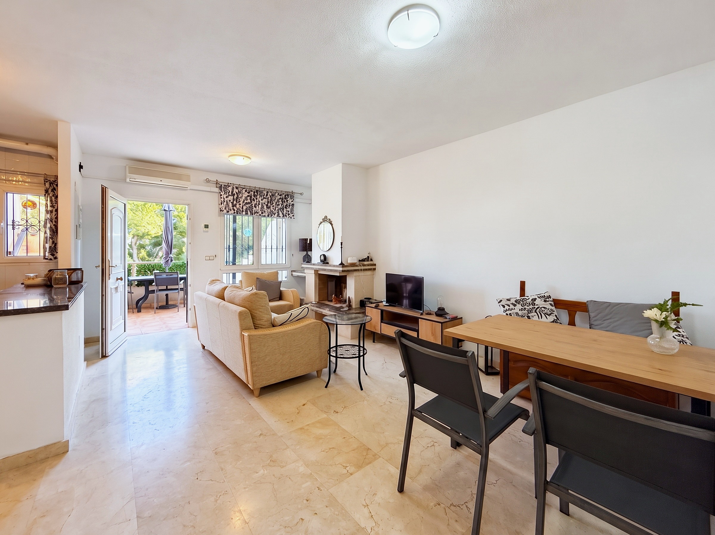 For sale - 4 Bedroom 3 Bathroom Town House in Villamartin - Costa Blanca  - Alicante