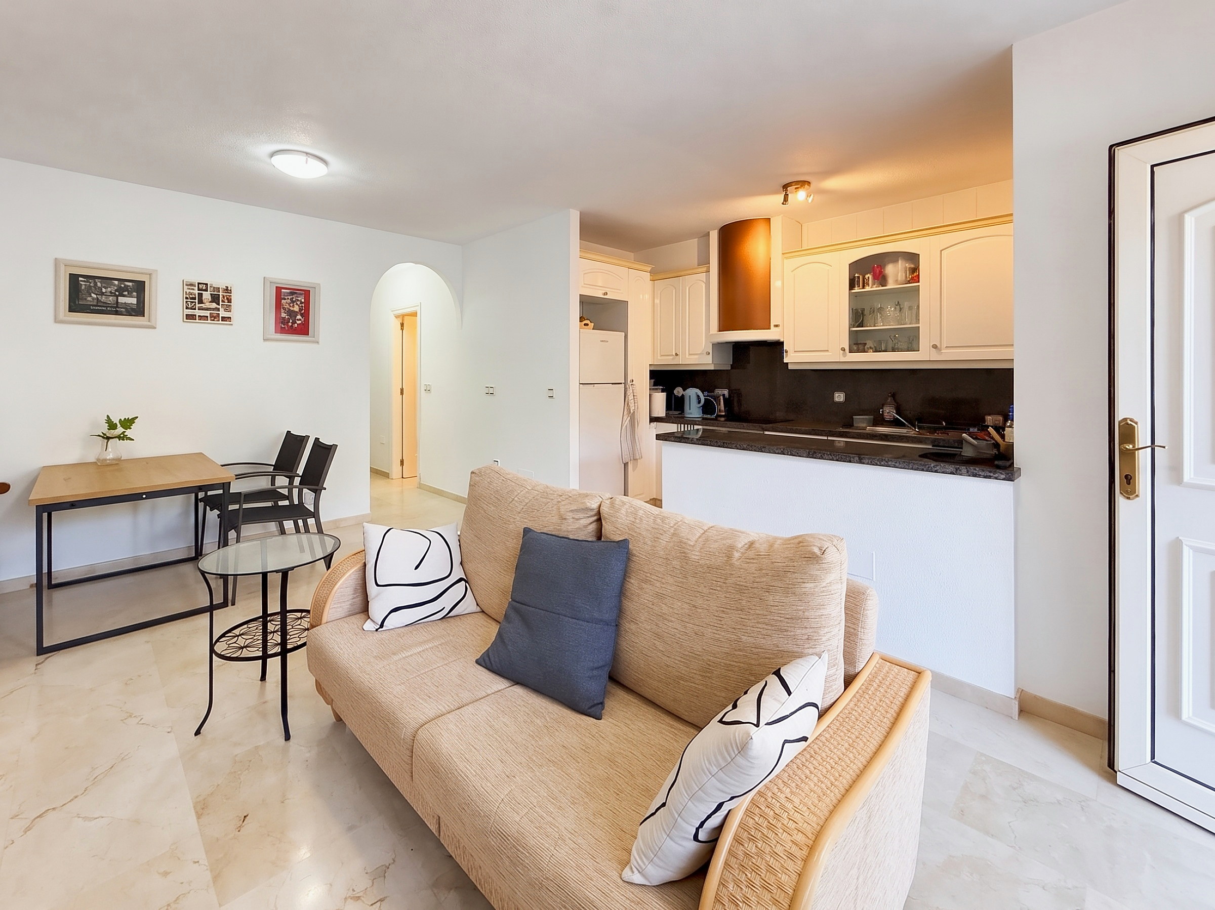For sale - 4 Bedroom 3 Bathroom Town House in Villamartin - Costa Blanca  - Alicante
