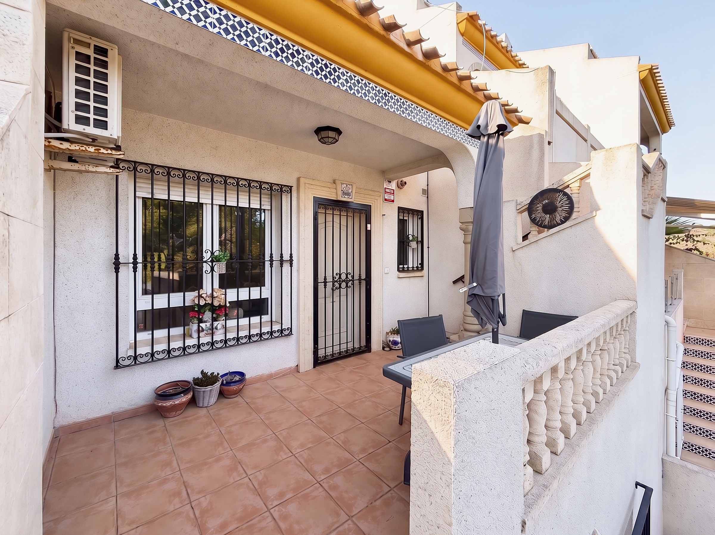 For sale - 4 Bedroom 3 Bathroom Town House in Villamartin - Costa Blanca  - Alicante