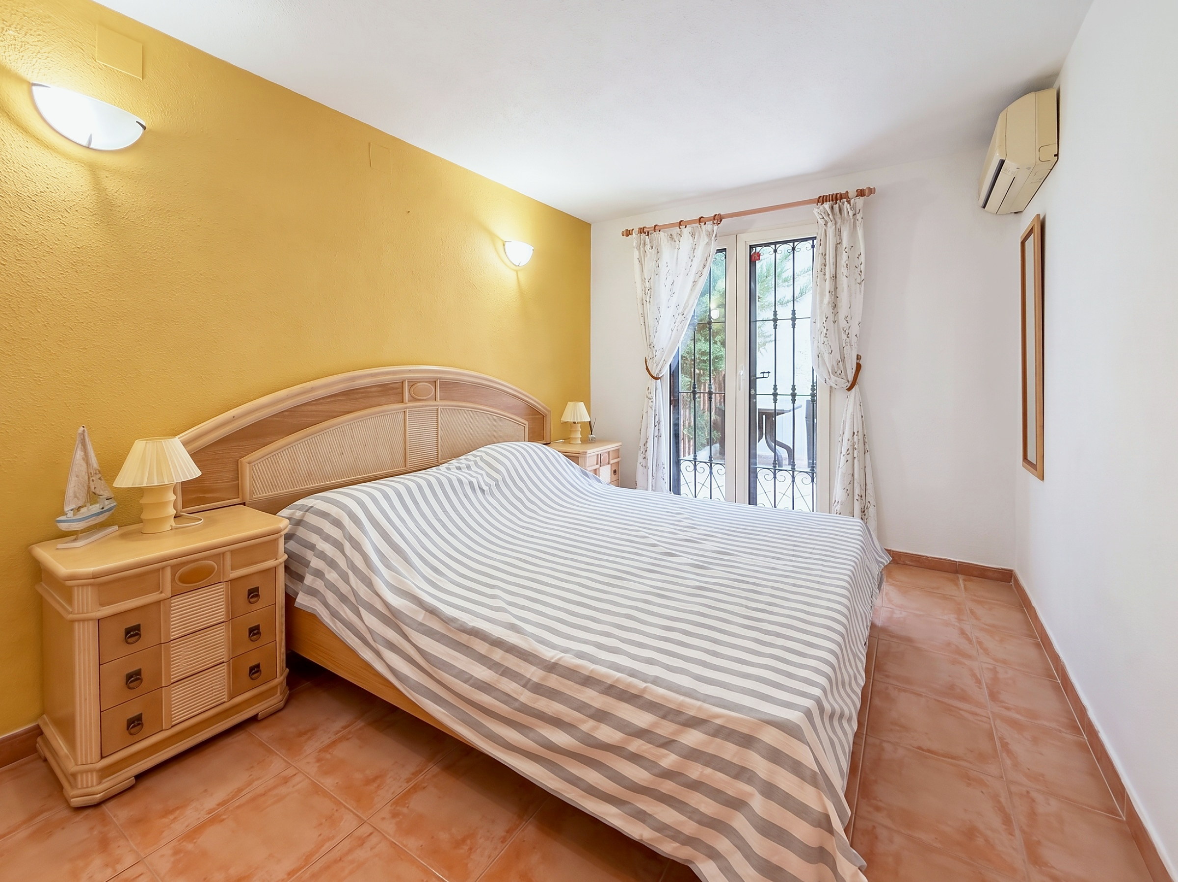 For sale - 4 Bedroom 3 Bathroom Town House in Villamartin - Costa Blanca  - Alicante